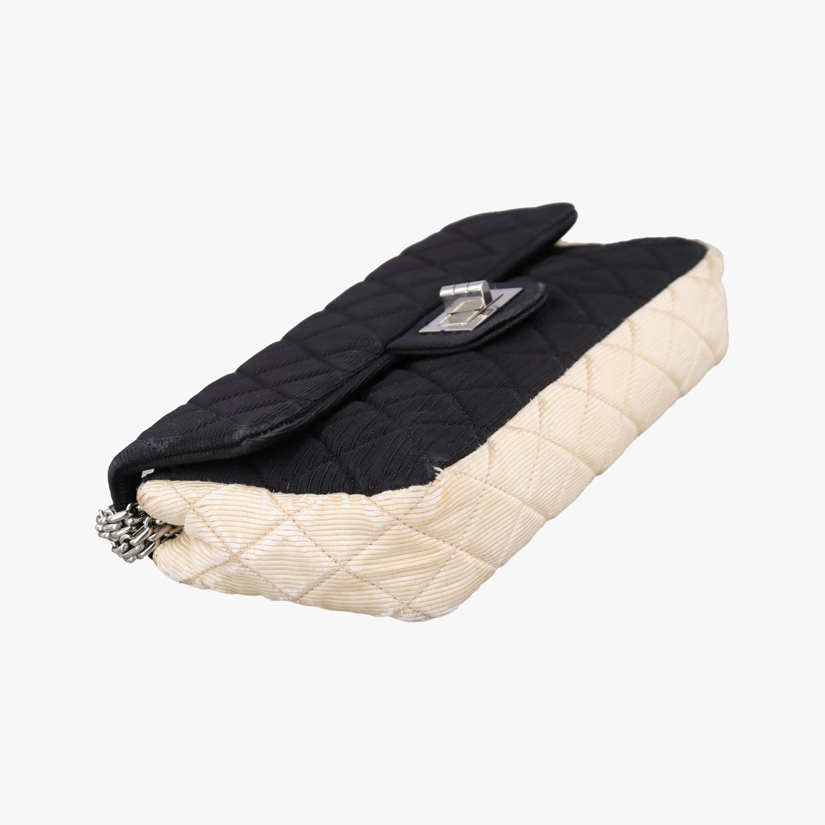 Pre-owned Chanel Matelasse 2.55 Black × Beige Fabric A46019 shoulderbag | stylenewstar