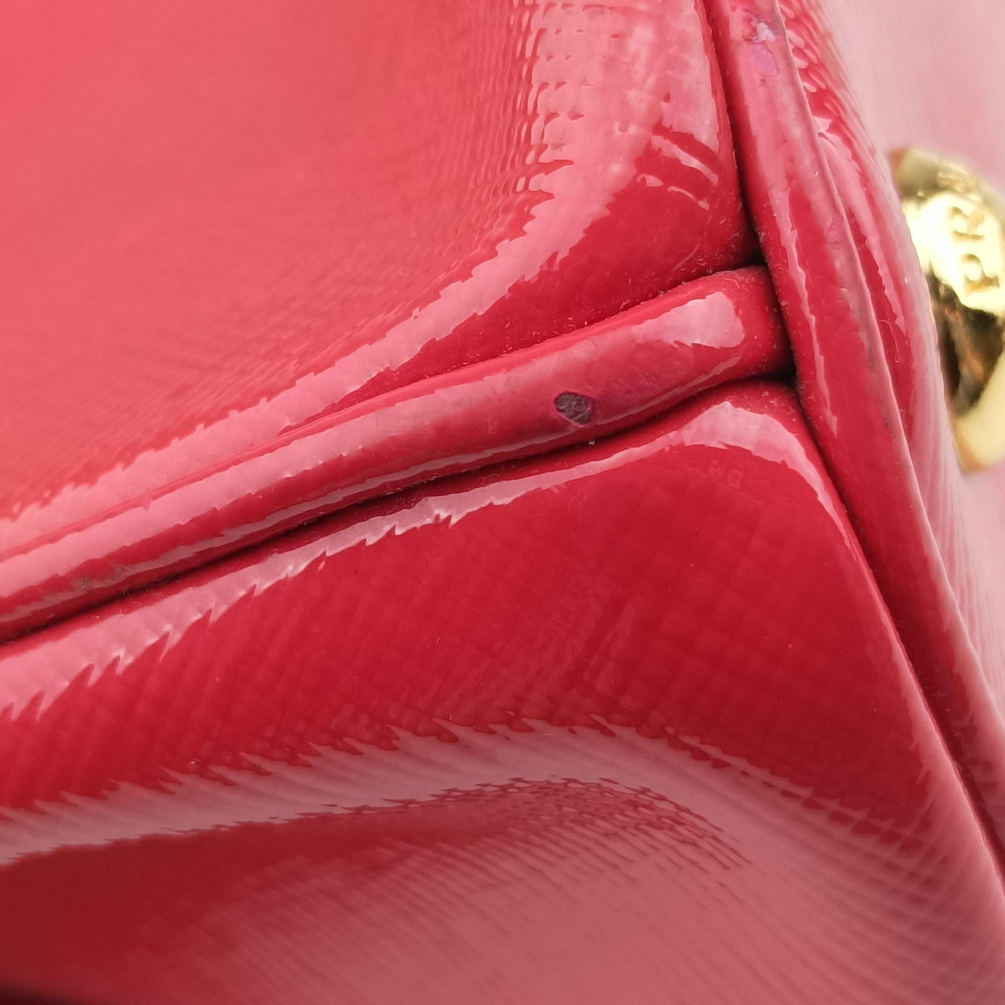 Pre-owned Prada Galleria Red SAFFIANO Leather BN1874 handbag | stylenewstar
