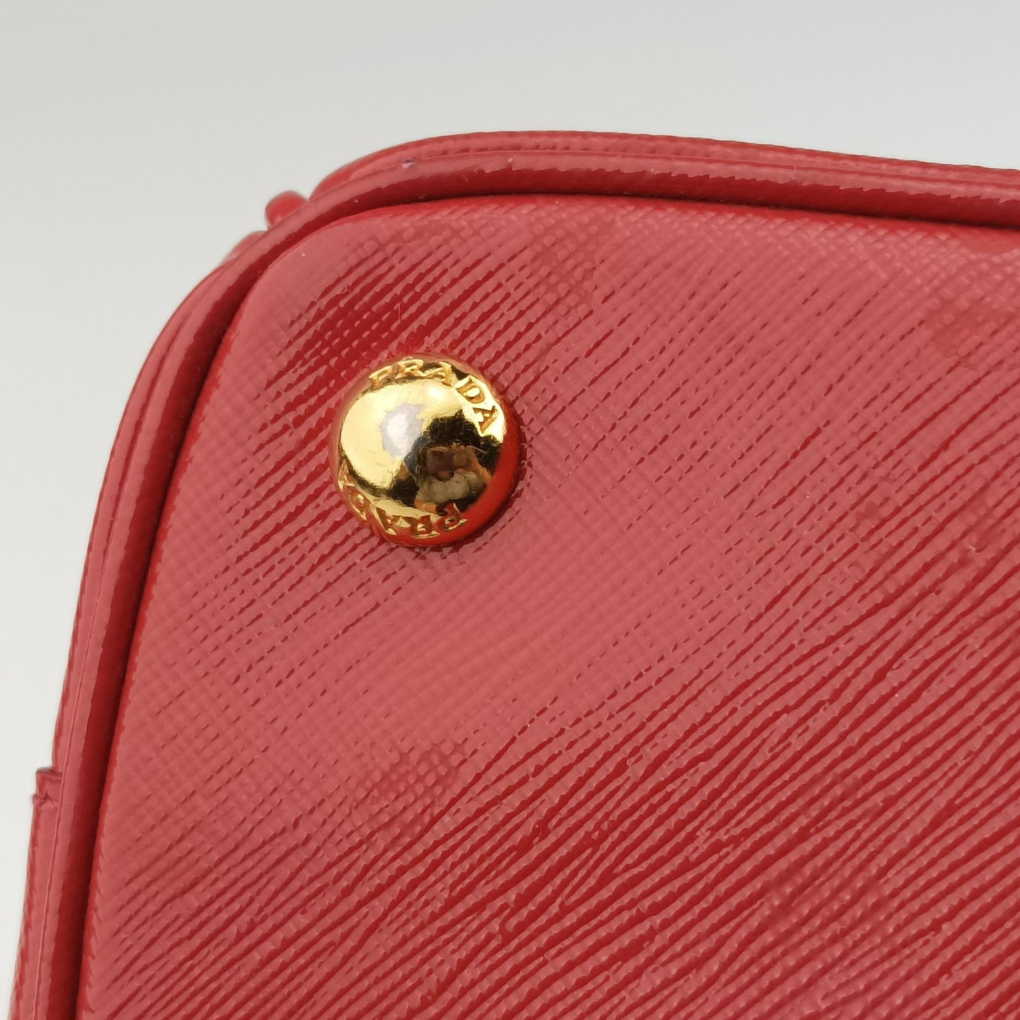 Pre-owned Prada Galleria Red SAFFIANO Leather BN1874 handbag | stylenewstar