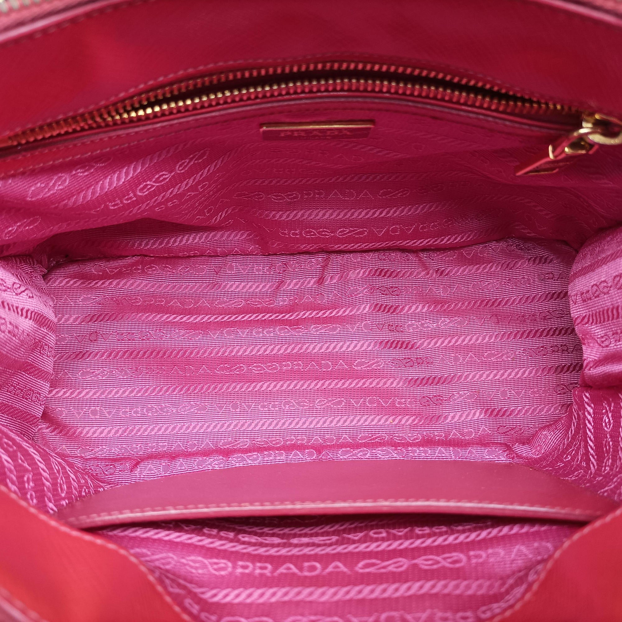 Pre-owned Prada Galleria Red SAFFIANO Leather BN1874 handbag | stylenewstar