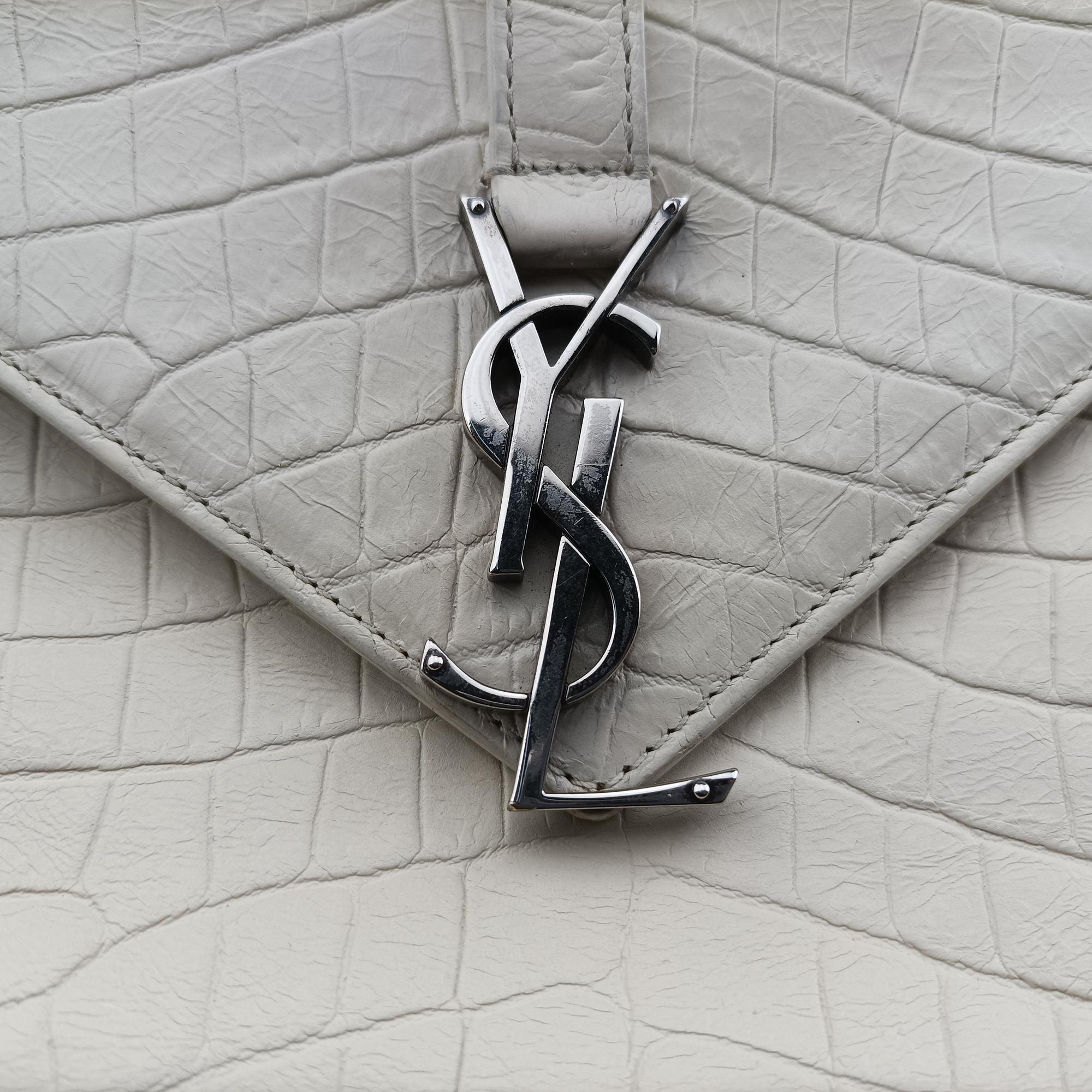 Pre-owned Yves Saint Laurent COLLEGE White Leather 428101 shoulderbag | stylenewstar