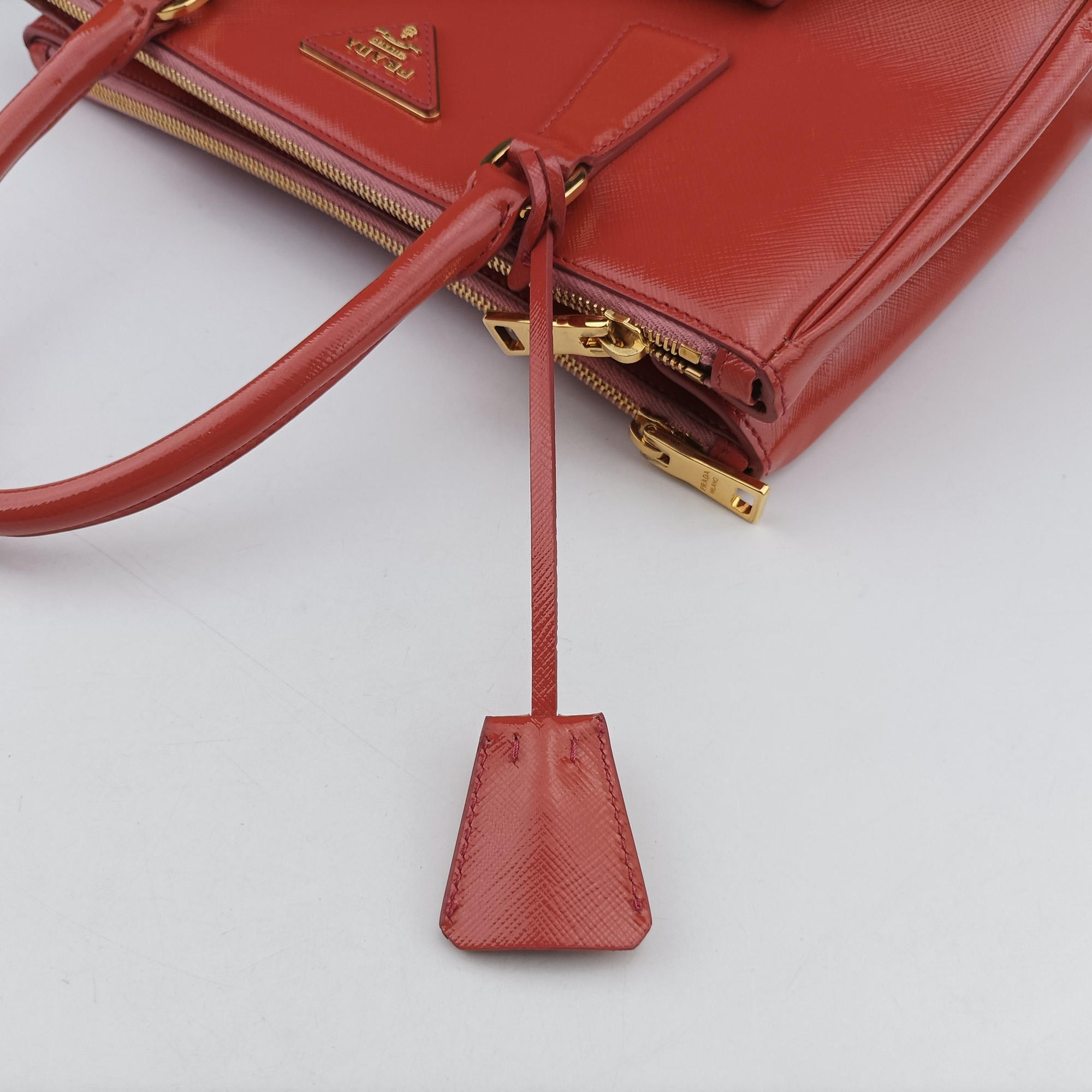 Pre-owned Prada Galleria Front Pocket Orange Patent BN2674 shoulderbag | stylenewstar