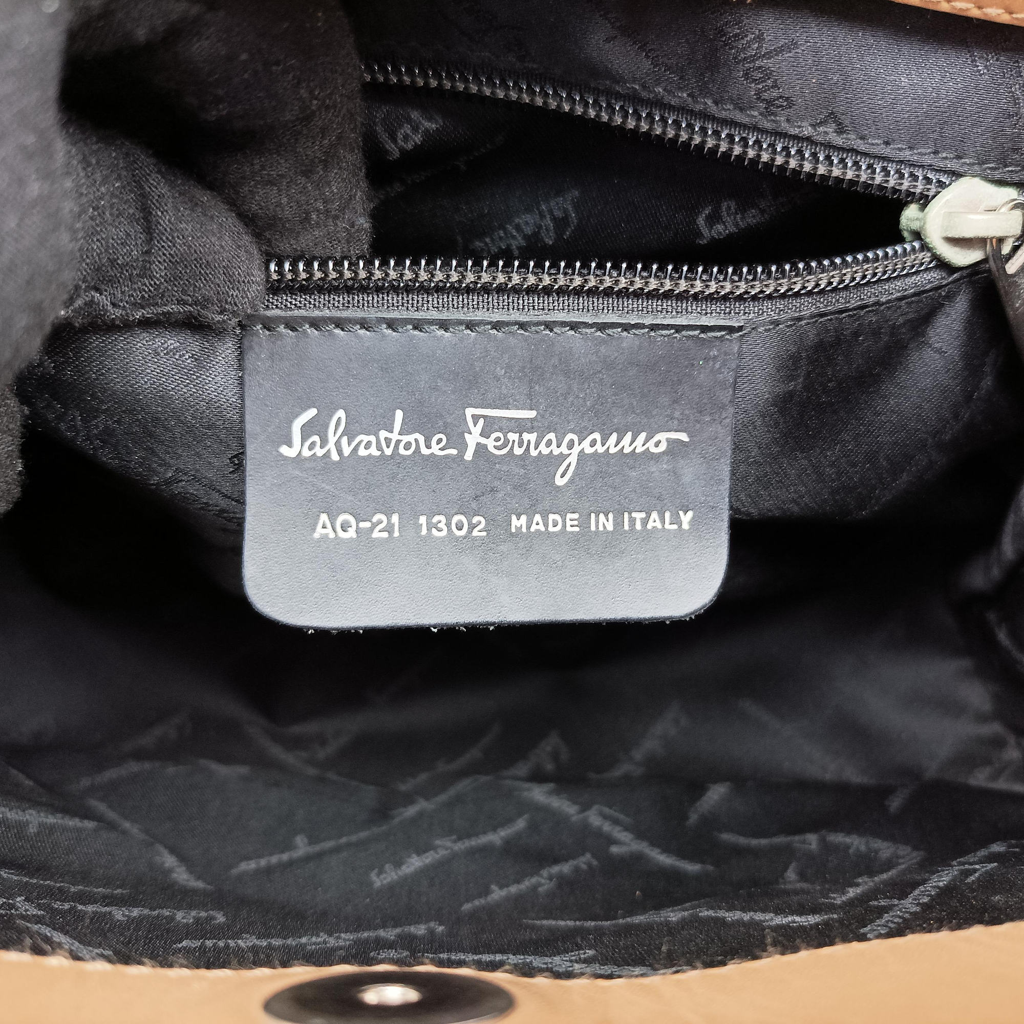 Pre-owned Ferragamo Gancini Camel Leather  handbag | stylenewstar