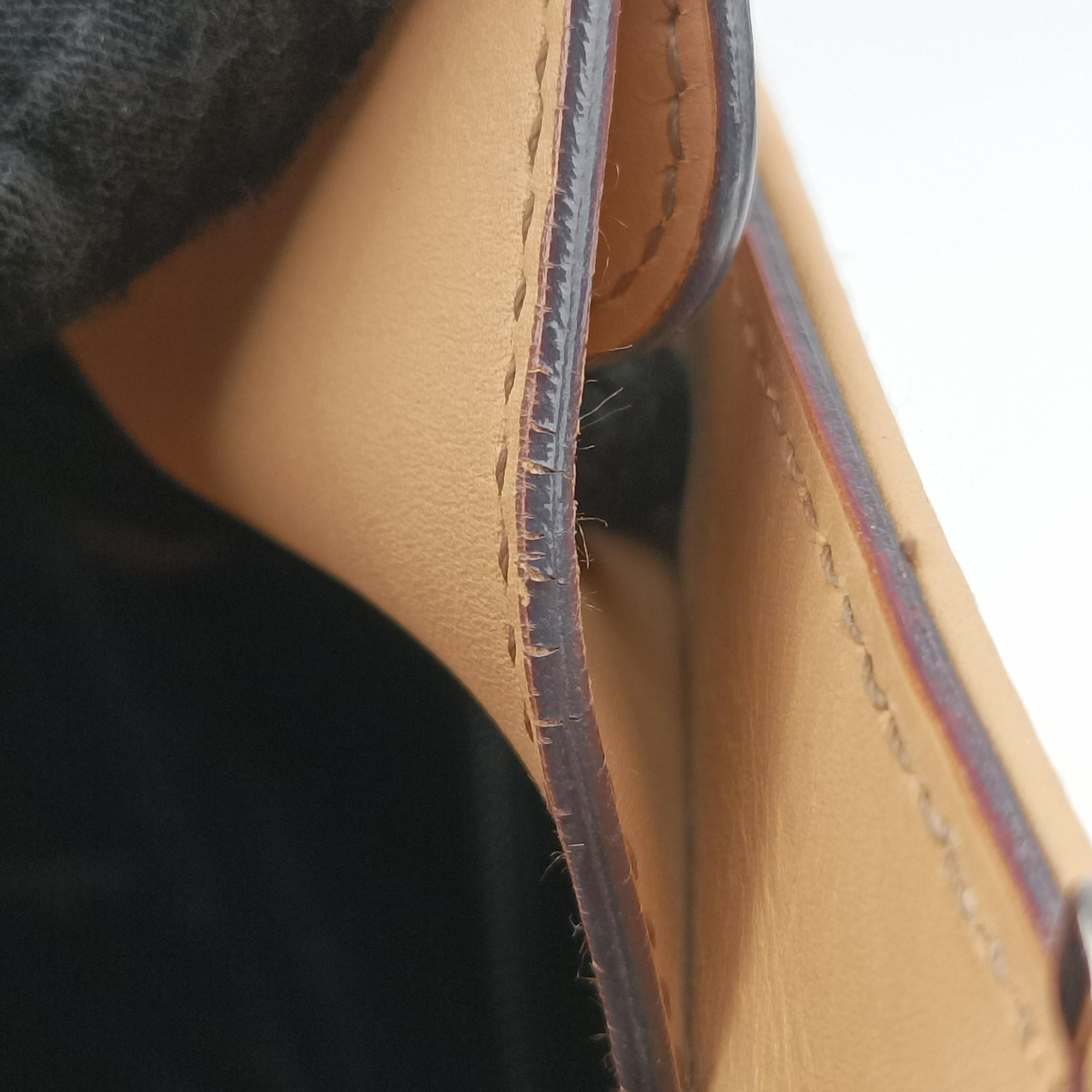 Pre-owned Ferragamo Gancini Camel Leather  handbag | stylenewstar