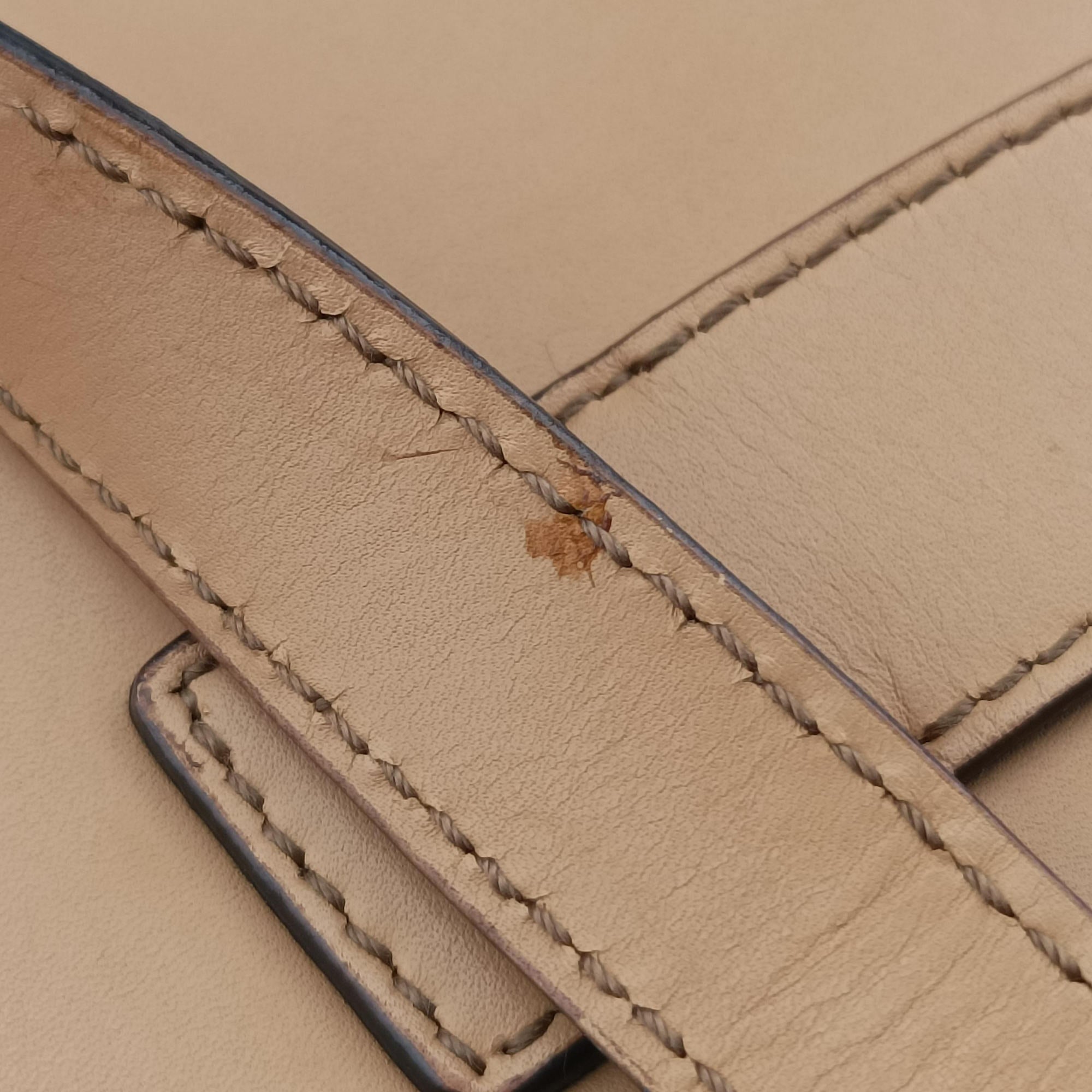 Pre-owned Ferragamo Gancini Camel Leather  handbag | stylenewstar
