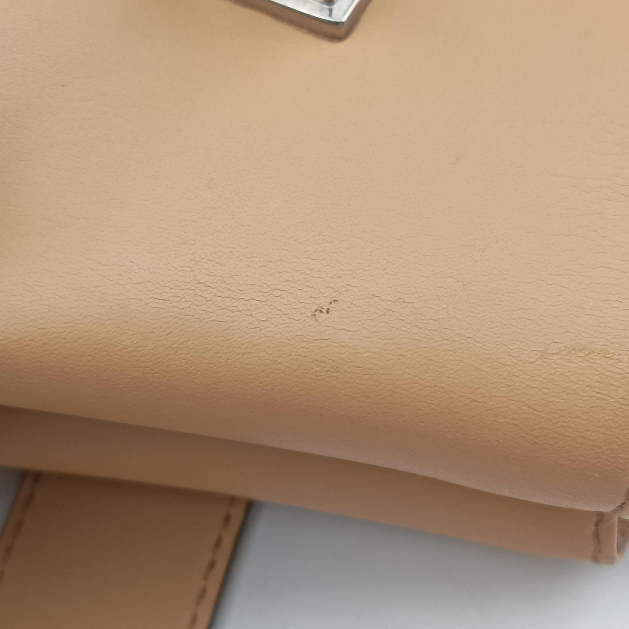 Pre-owned Ferragamo Gancini Camel Leather  handbag | stylenewstar