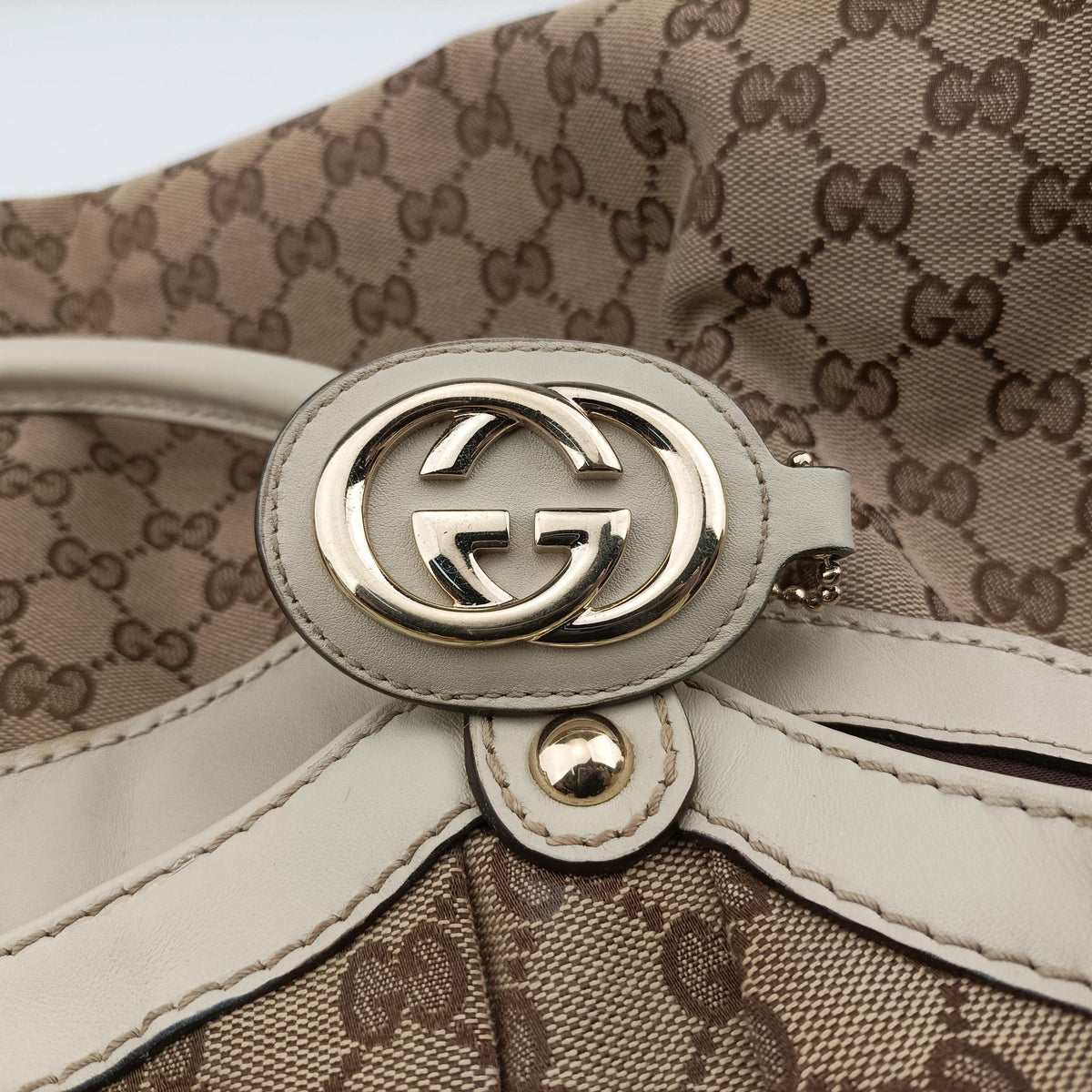 Pre-owned Gucci Sukey White×Beige canvas×leather 211943 handbag | stylenewstar