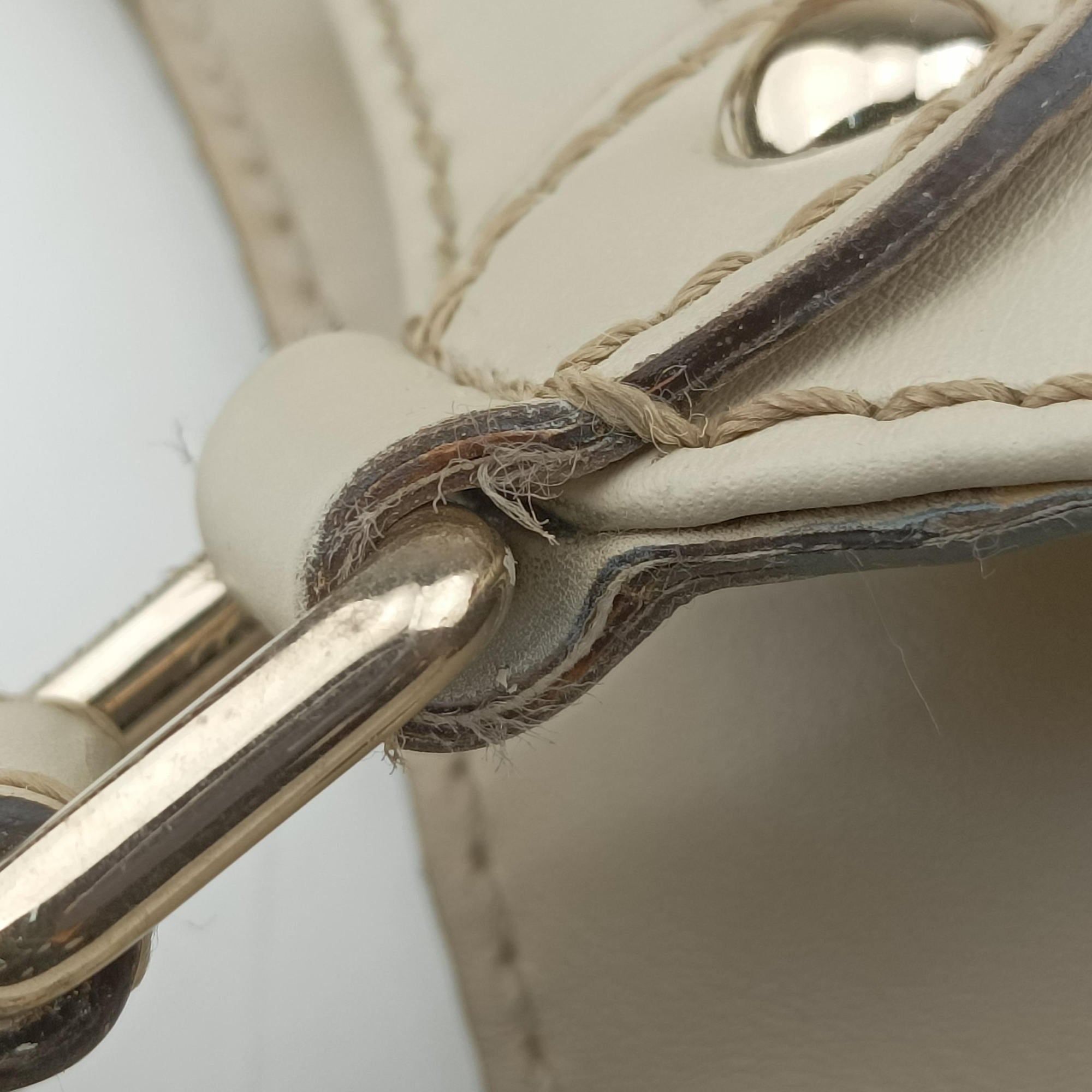 Pre-owned Gucci Sukey White×Beige canvas×leather 211943 handbag | stylenewstar