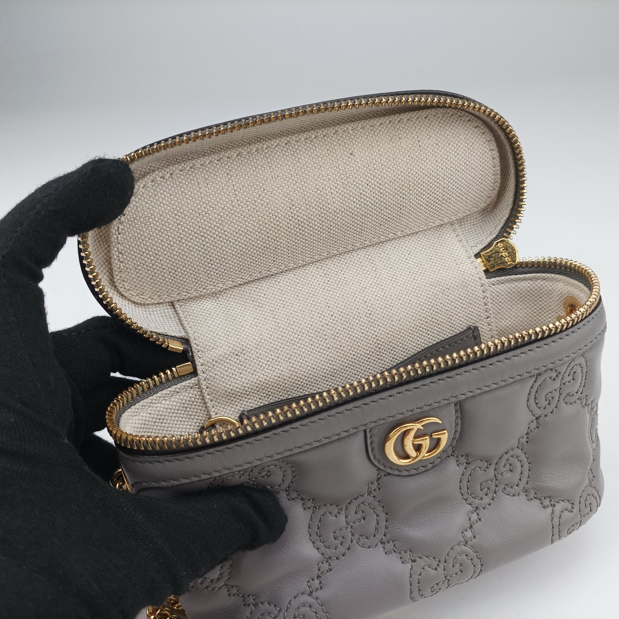 Pre-owned Gucci GG Matelasse Grey Leather 723770 shoulderbag | stylenewstar