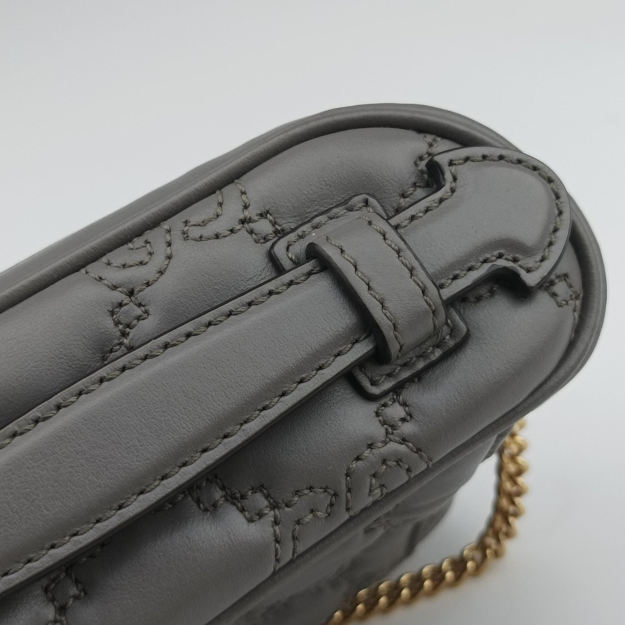 Pre-owned Gucci GG Matelasse Grey Leather 723770 shoulderbag | stylenewstar