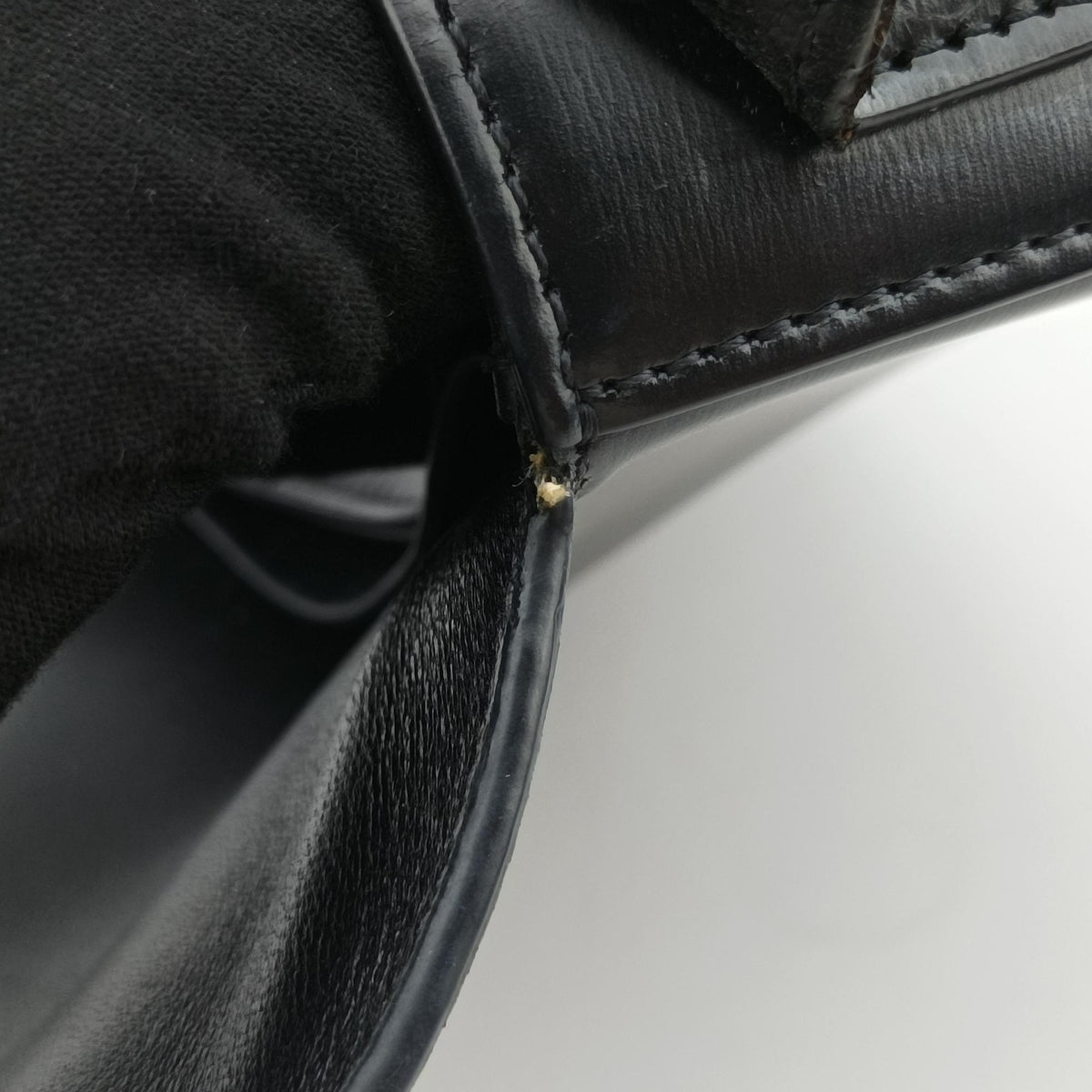 Secondhand Celine Claude Triomphe Black Leather  shoulderbag | stylenewstar
