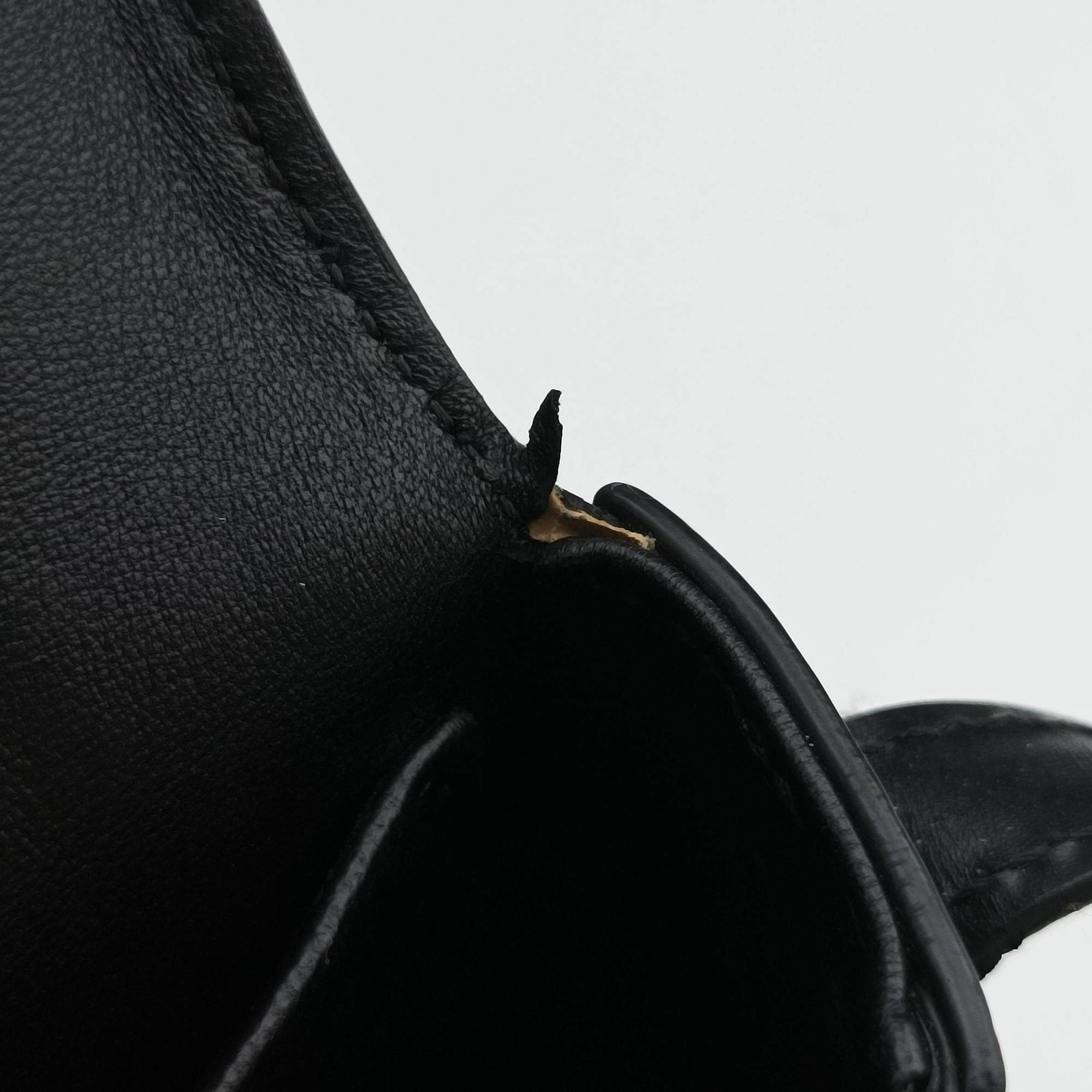 Secondhand Celine Claude Triomphe Black Leather  shoulderbag | stylenewstar