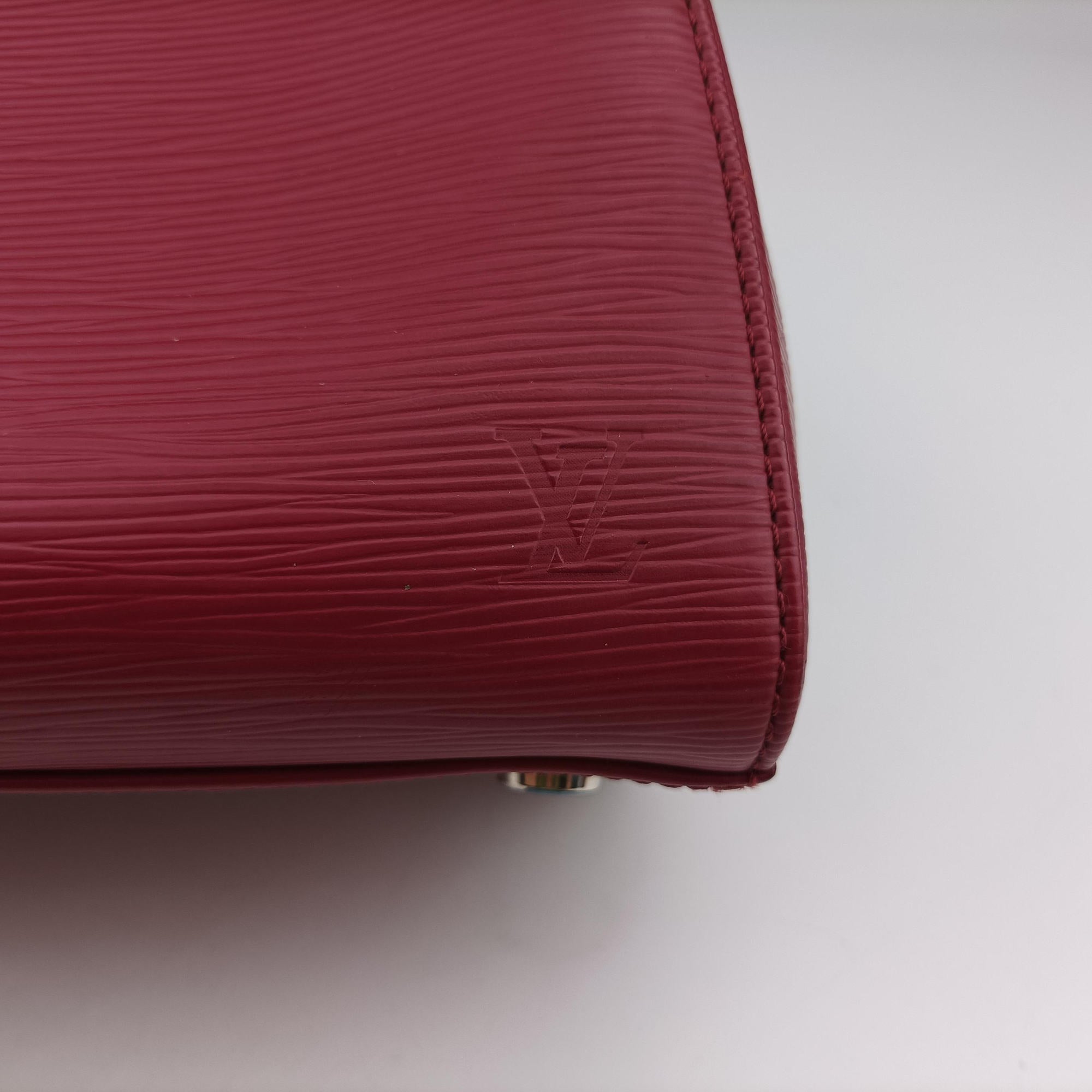Pre-owned Louis Vuitton Brea MM Rubis Epi M4030E shoulderbag | stylenewstar