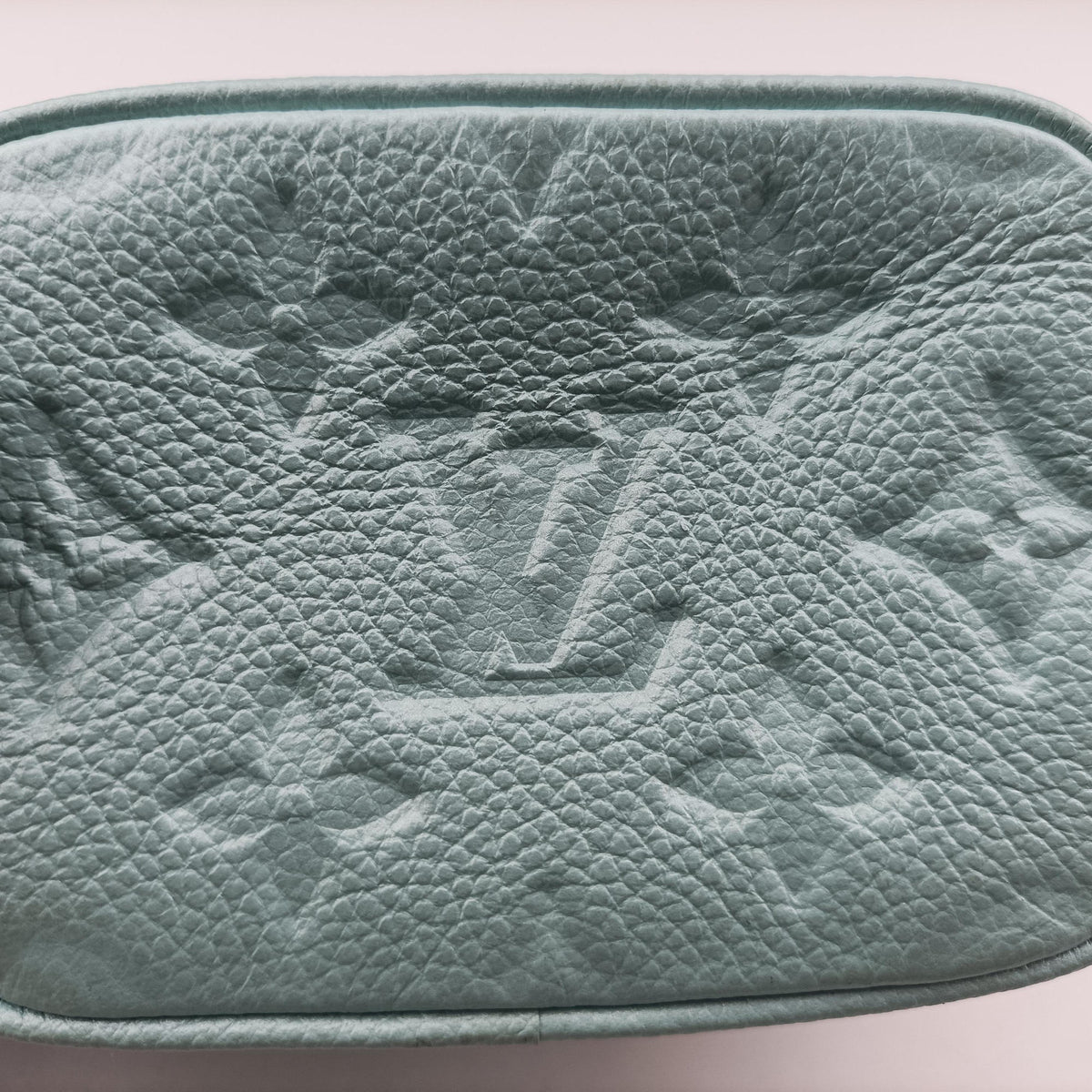 Pre-owned Louis Vuitton Micro Vanity pearlescent blue Monogram Empreinte M82193 shoulderbag | stylenewstar