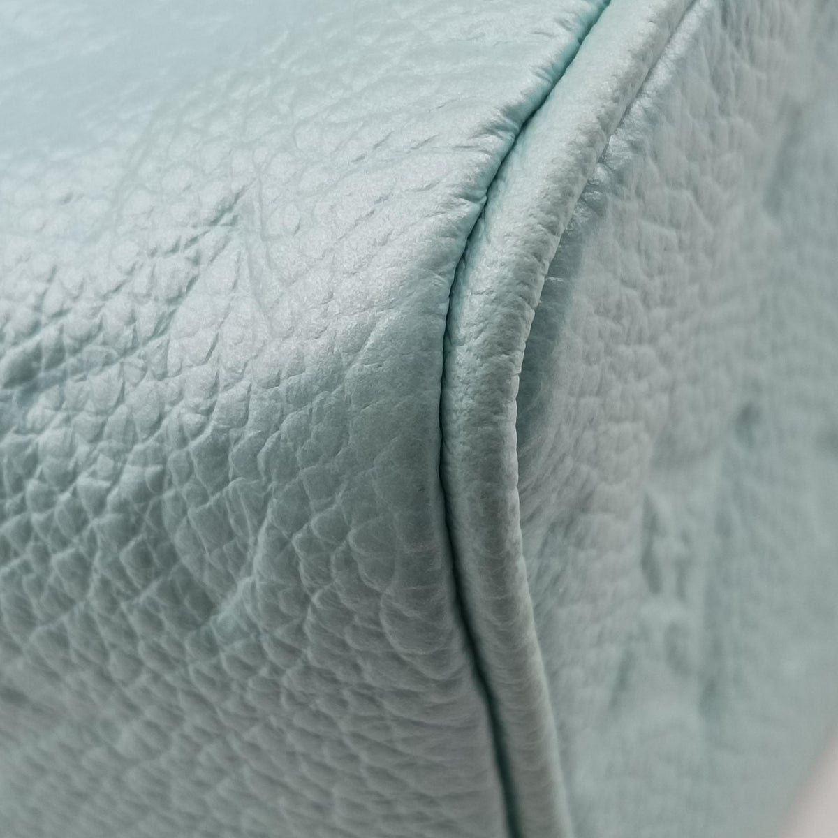 Pre-owned Louis Vuitton Micro Vanity pearlescent blue Monogram Empreinte M82193 shoulderbag | stylenewstar