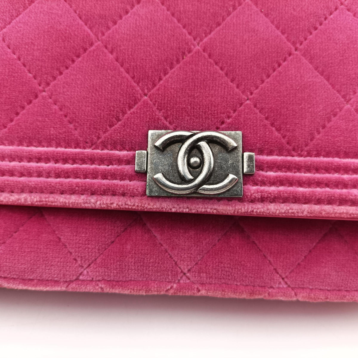 Secondhand Chanel BOY CHANEL Chain Wallet Rose velour A68911 shoulderbag | stylenewstar