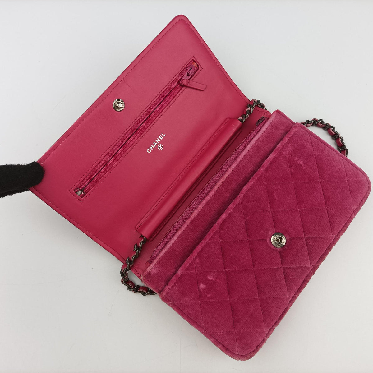 Secondhand Chanel BOY CHANEL Chain Wallet Rose velour A68911 shoulderbag | stylenewstar