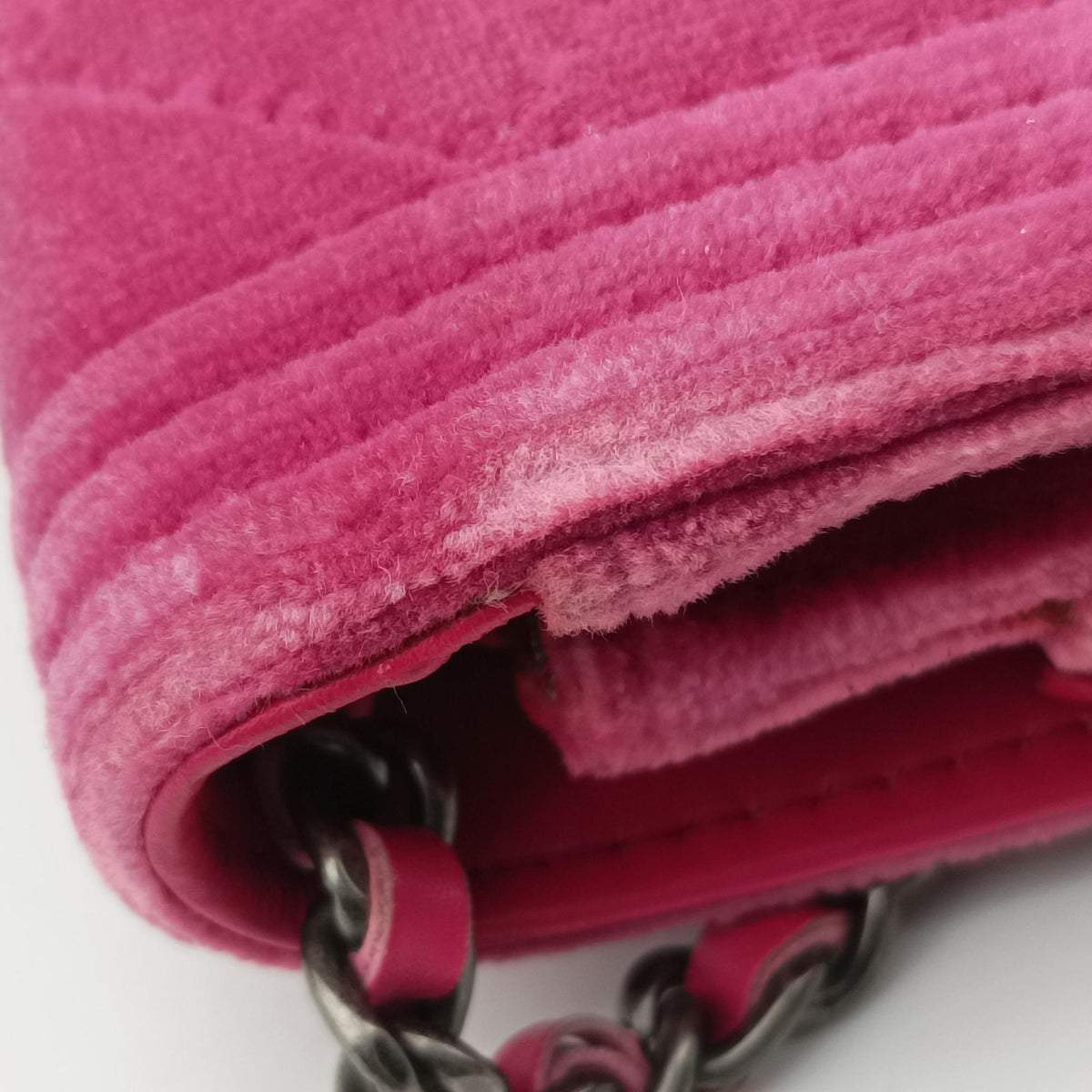 Secondhand Chanel BOY CHANEL Chain Wallet Rose velour A68911 shoulderbag | stylenewstar