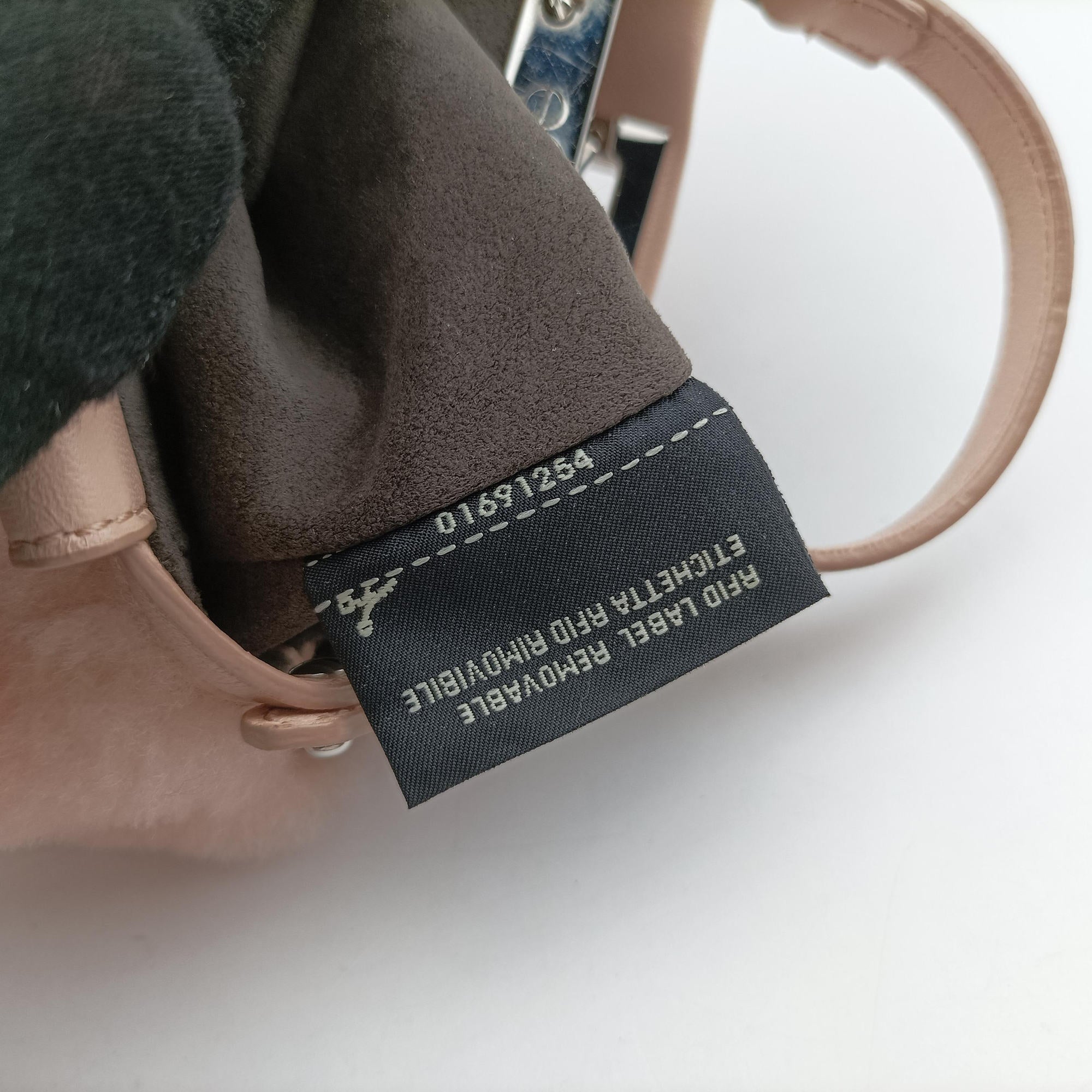 Pre-owned Fendi Micro Peekaboo Pink Leather × Pile 8M0355 shoulderbag | stylenewstar