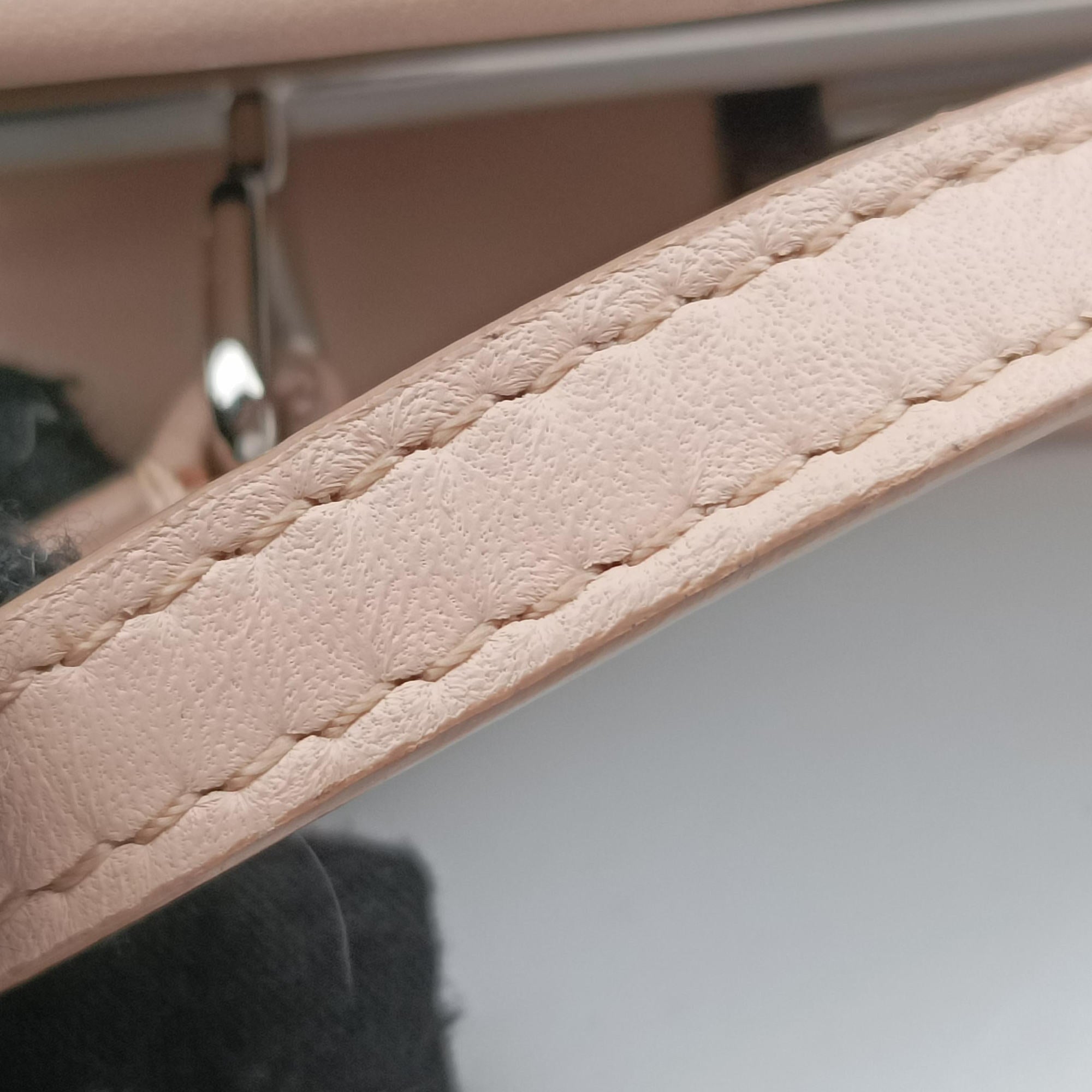 Pre-owned Fendi Micro Peekaboo Pink Leather × Pile 8M0355 shoulderbag | stylenewstar