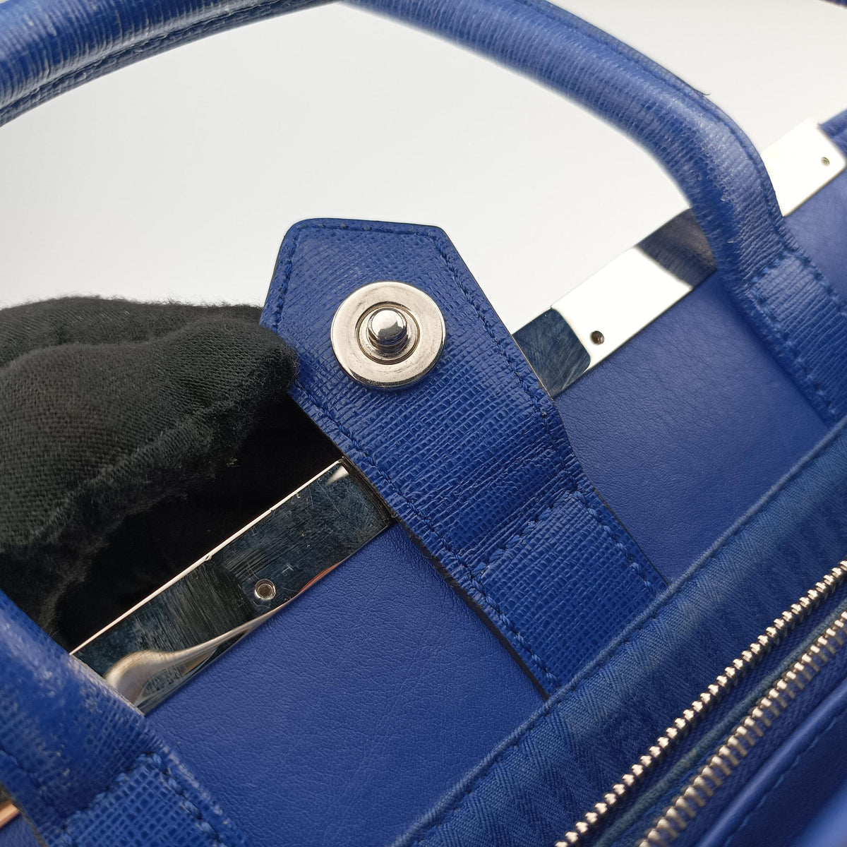 Vintage Fendi Petite 2 JOURS Blue Leather 8BH253 shoulderbag | stylenewstar
