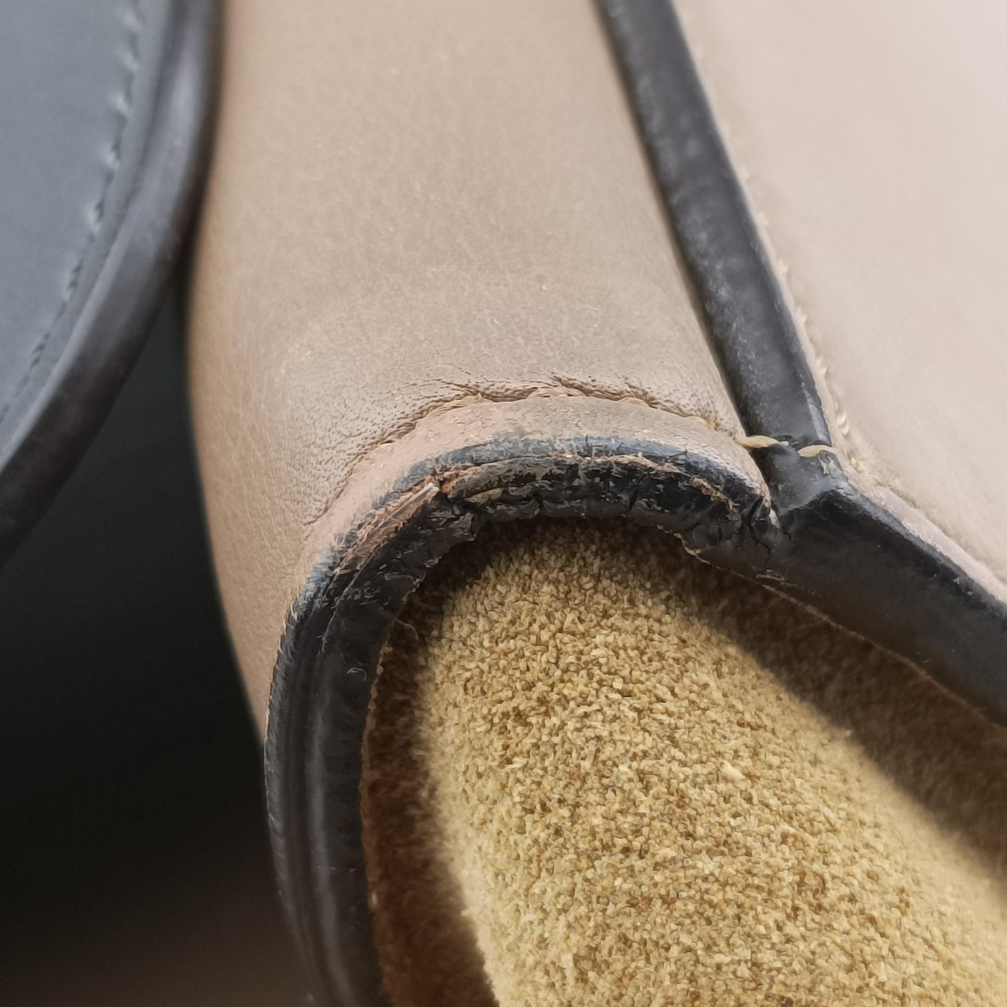 Vintage Celine Trapeze Beige× Gray×brown Suede × leather  shoulderbag | stylenewstar