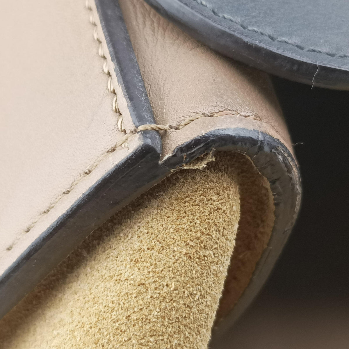 Vintage Celine Trapeze Beige× Gray×brown Suede × leather  shoulderbag | stylenewstar