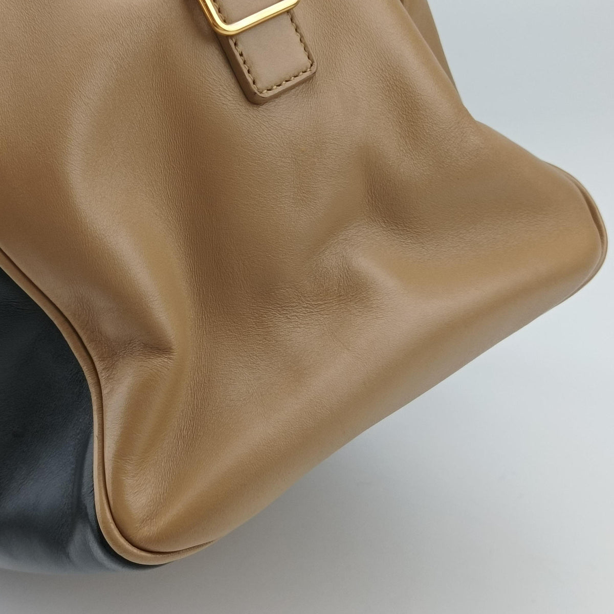 Vintage Yves Saint Laurent CLASSIC DUFFEL6 Black × Khaki Leather 322049 shoulderbag | stylenewstar