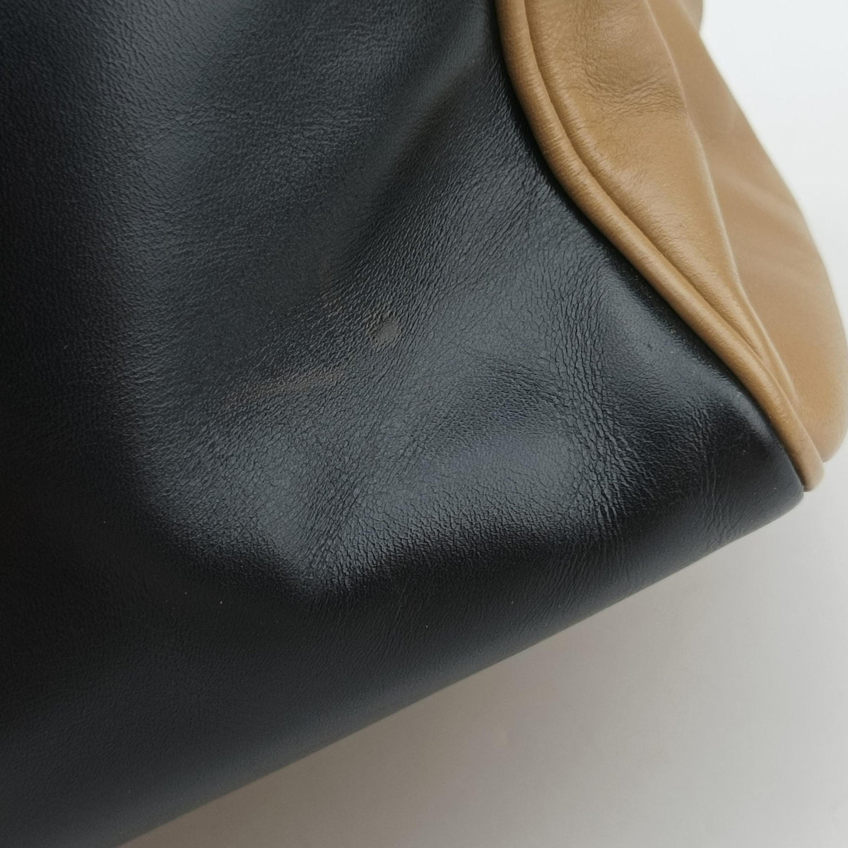 Vintage Yves Saint Laurent CLASSIC DUFFEL6 Black × Khaki Leather 322049 shoulderbag | stylenewstar