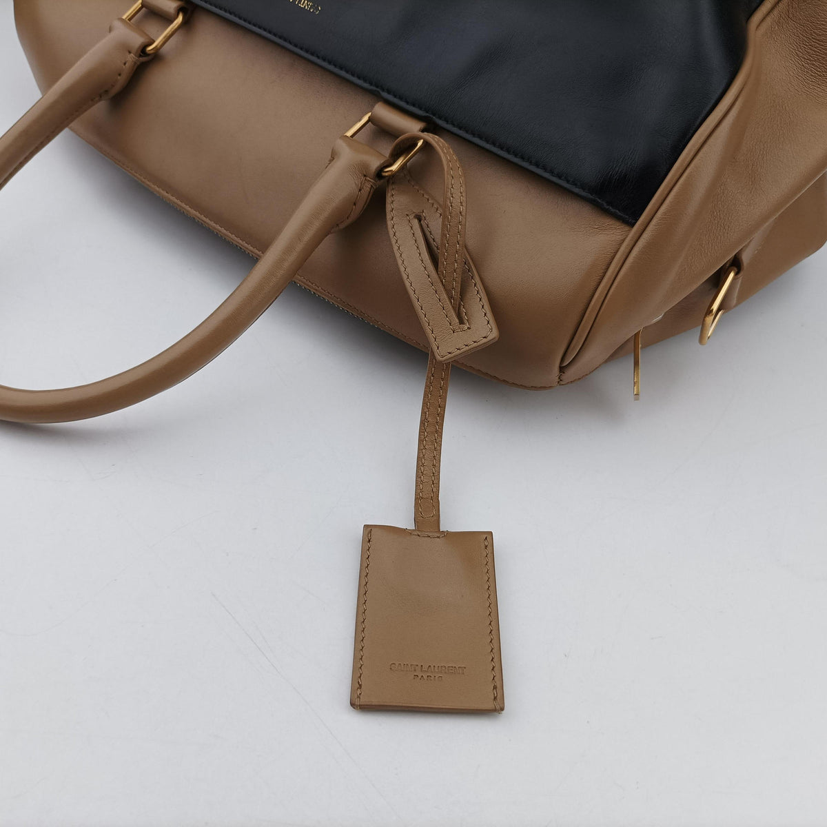 Vintage Yves Saint Laurent CLASSIC DUFFEL6 Black × Khaki Leather 322049 shoulderbag | stylenewstar