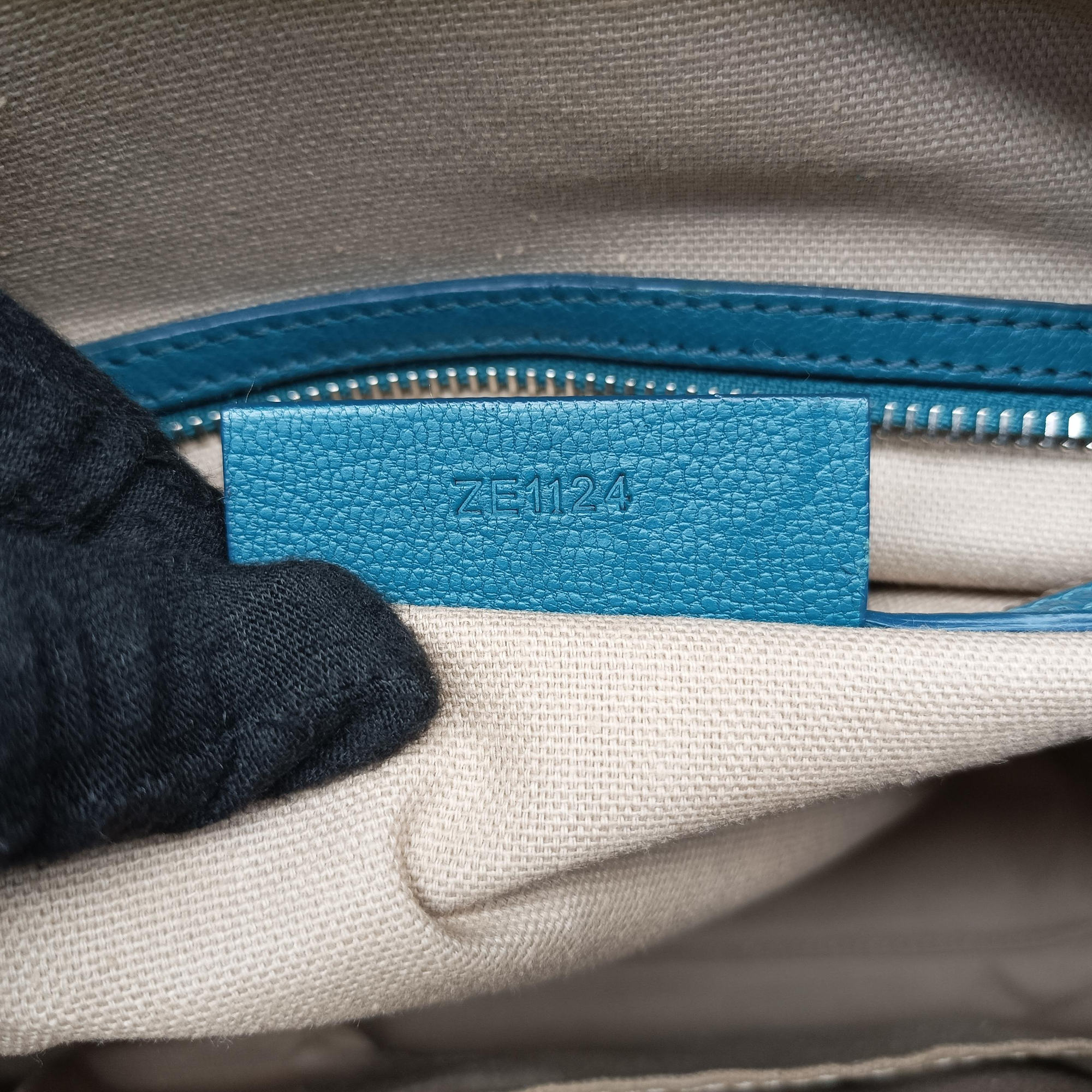 Secondhand Givenchy Antigona Blue leather  shoulderbag | stylenewstar
