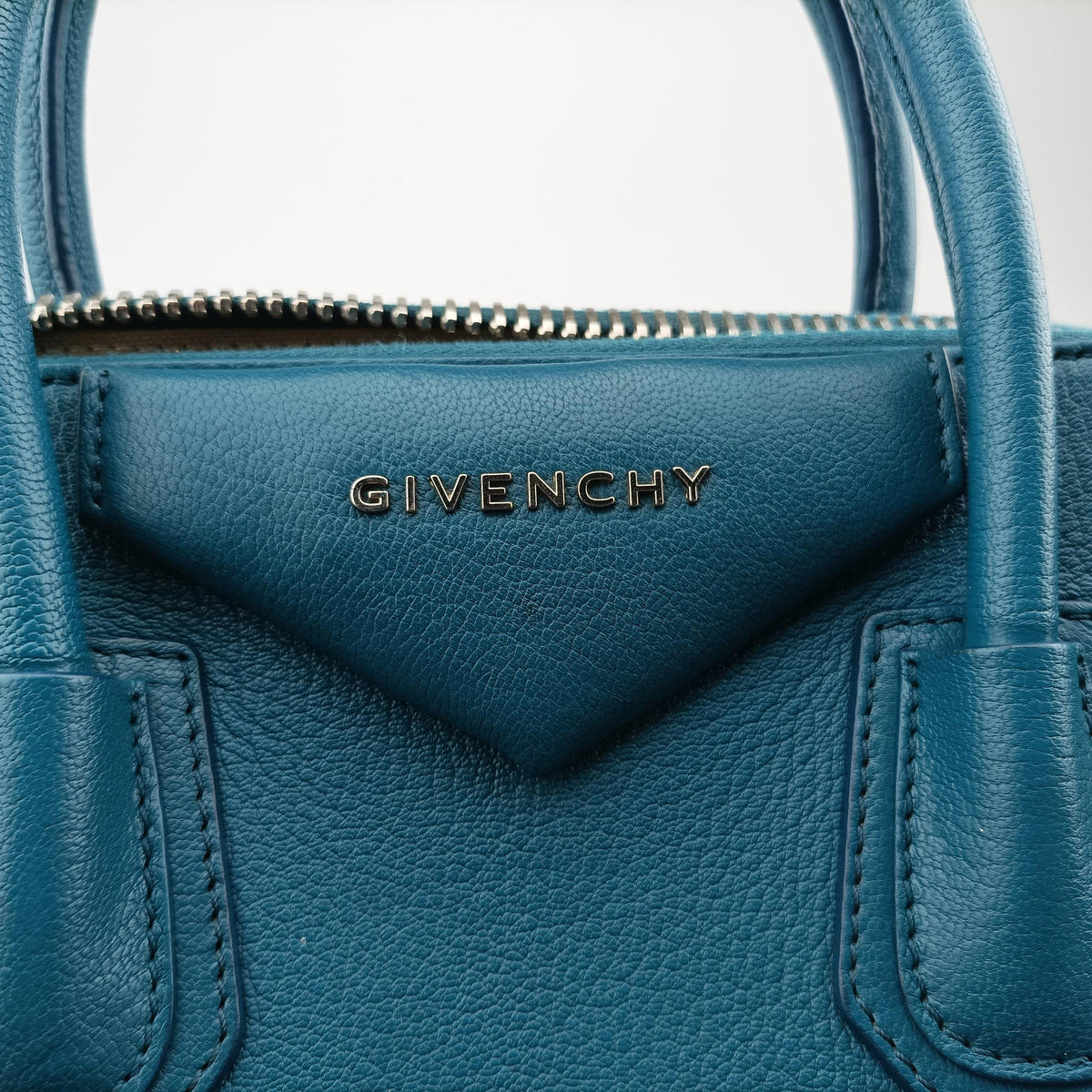 Secondhand Givenchy Antigona Blue leather  shoulderbag | stylenewstar