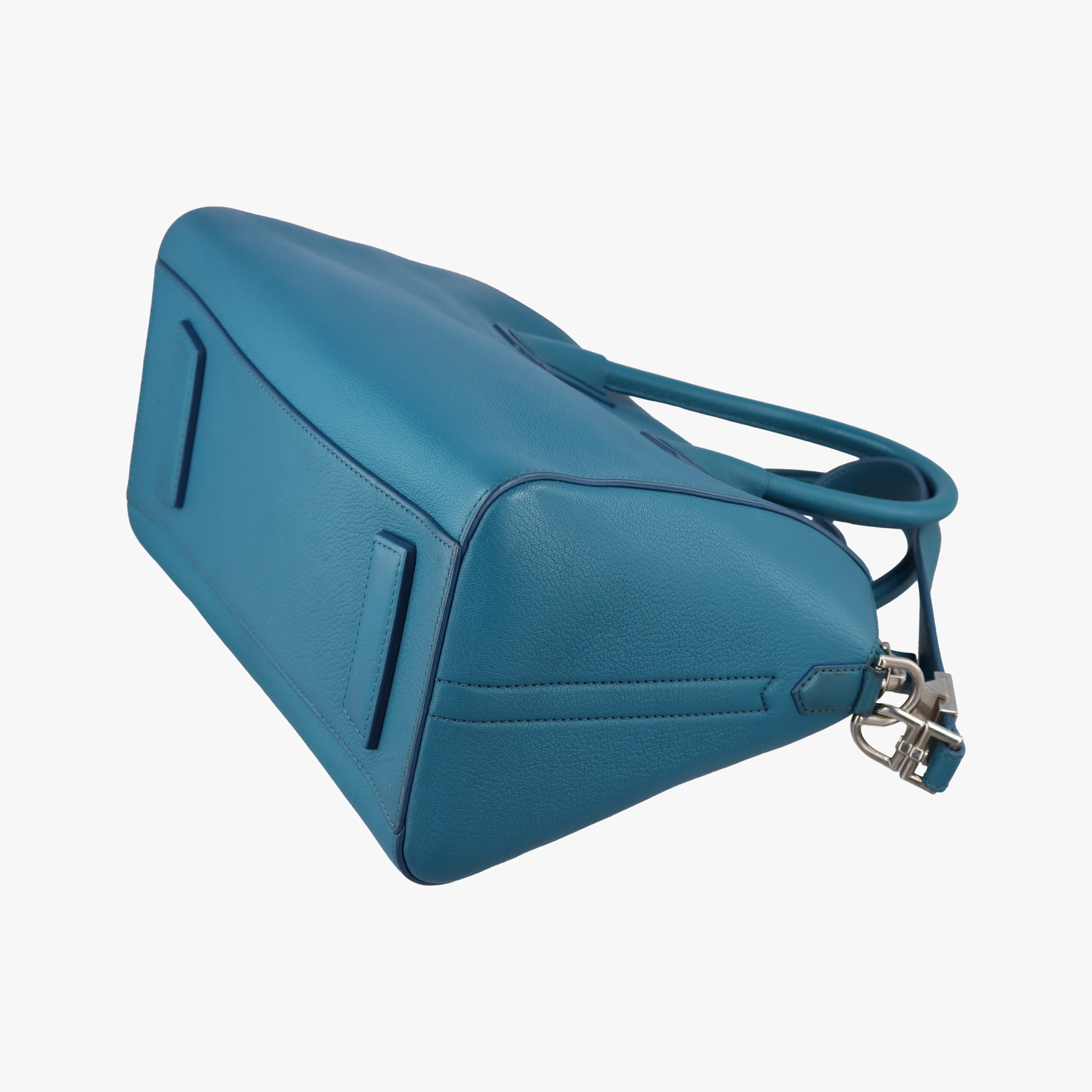 Secondhand Givenchy Antigona Blue leather  shoulderbag | stylenewstar