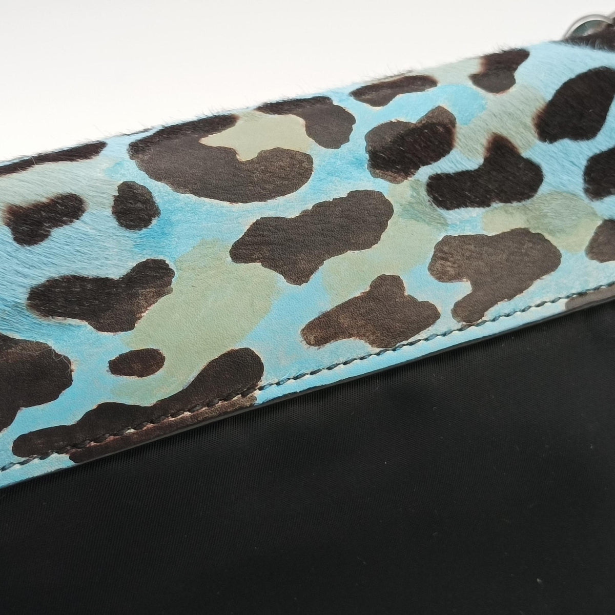 Pre-owned Prada Leopard print Blue×Black ponyhair×nylon 1BD009 shoulderbag | stylenewstar