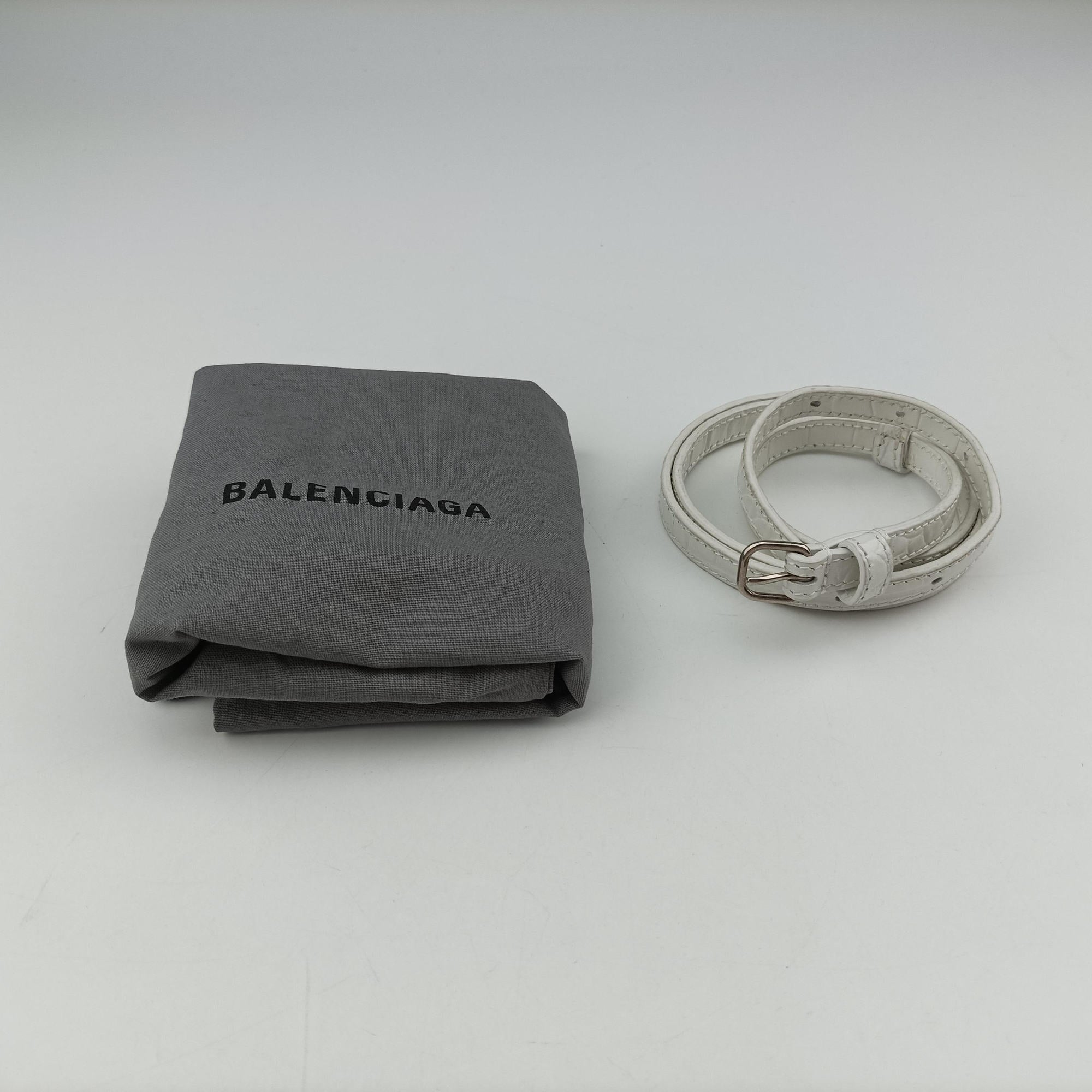 Pre-owned Balenciaga Hourglass White leather  shoulderbag | stylenewstar