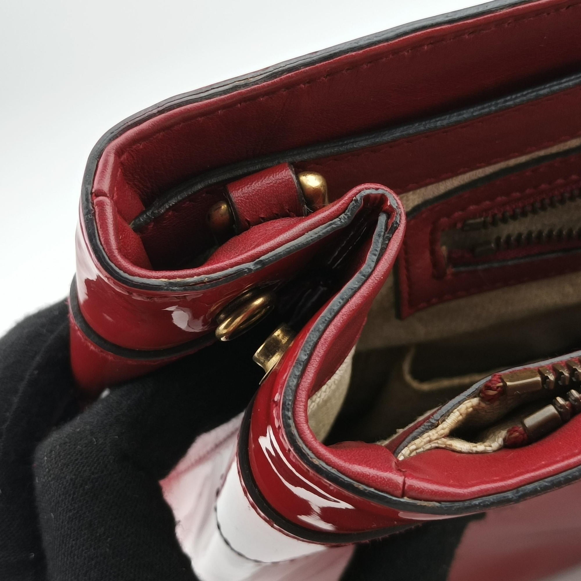 Pre-owned Gucci Bright Bit Red Patent Leather 319795 shoulderbag | stylenewstar