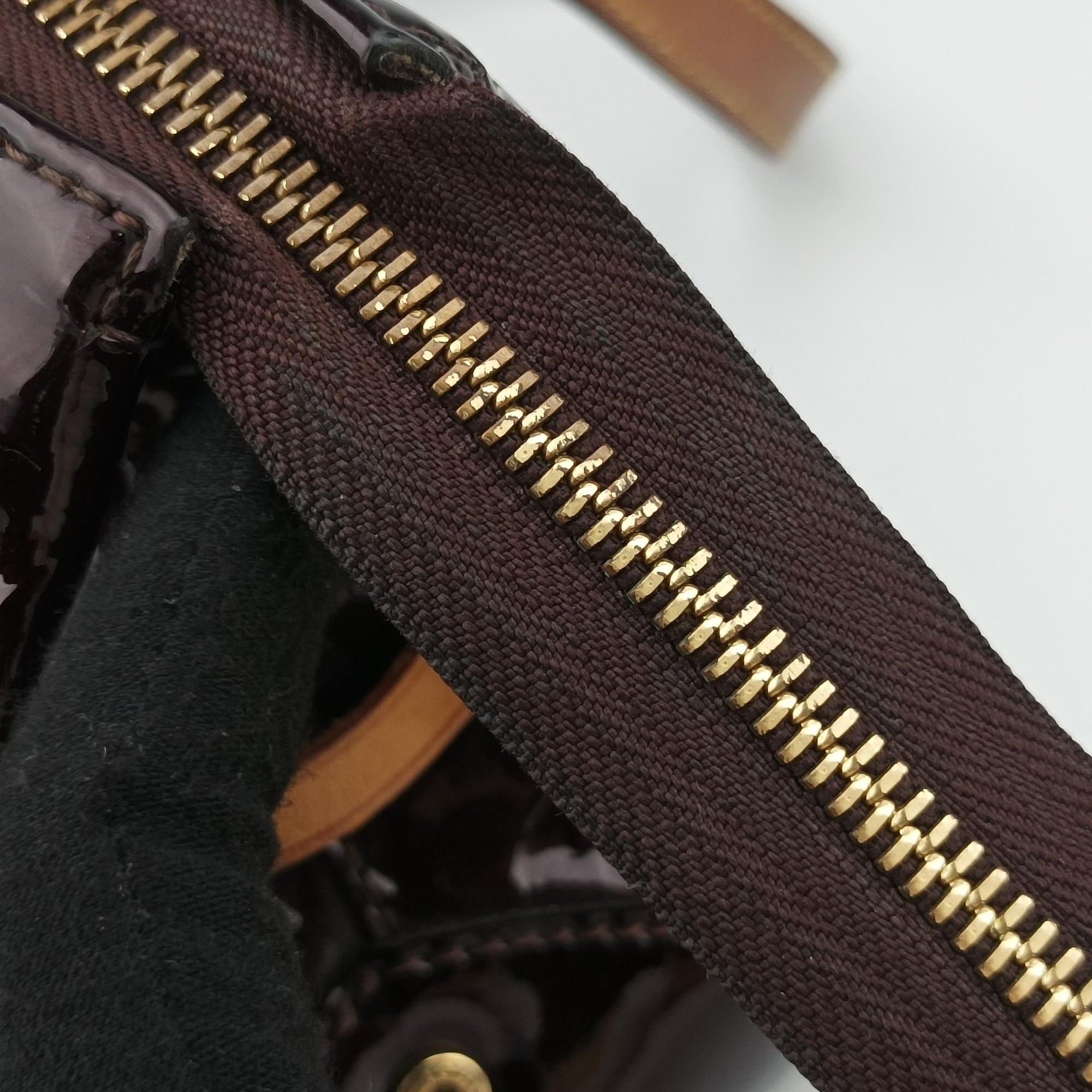 Secondhand Louis Vuitton Rosewood Avenue Amaranth Vernis M93510 shoulderbag | stylenewstar