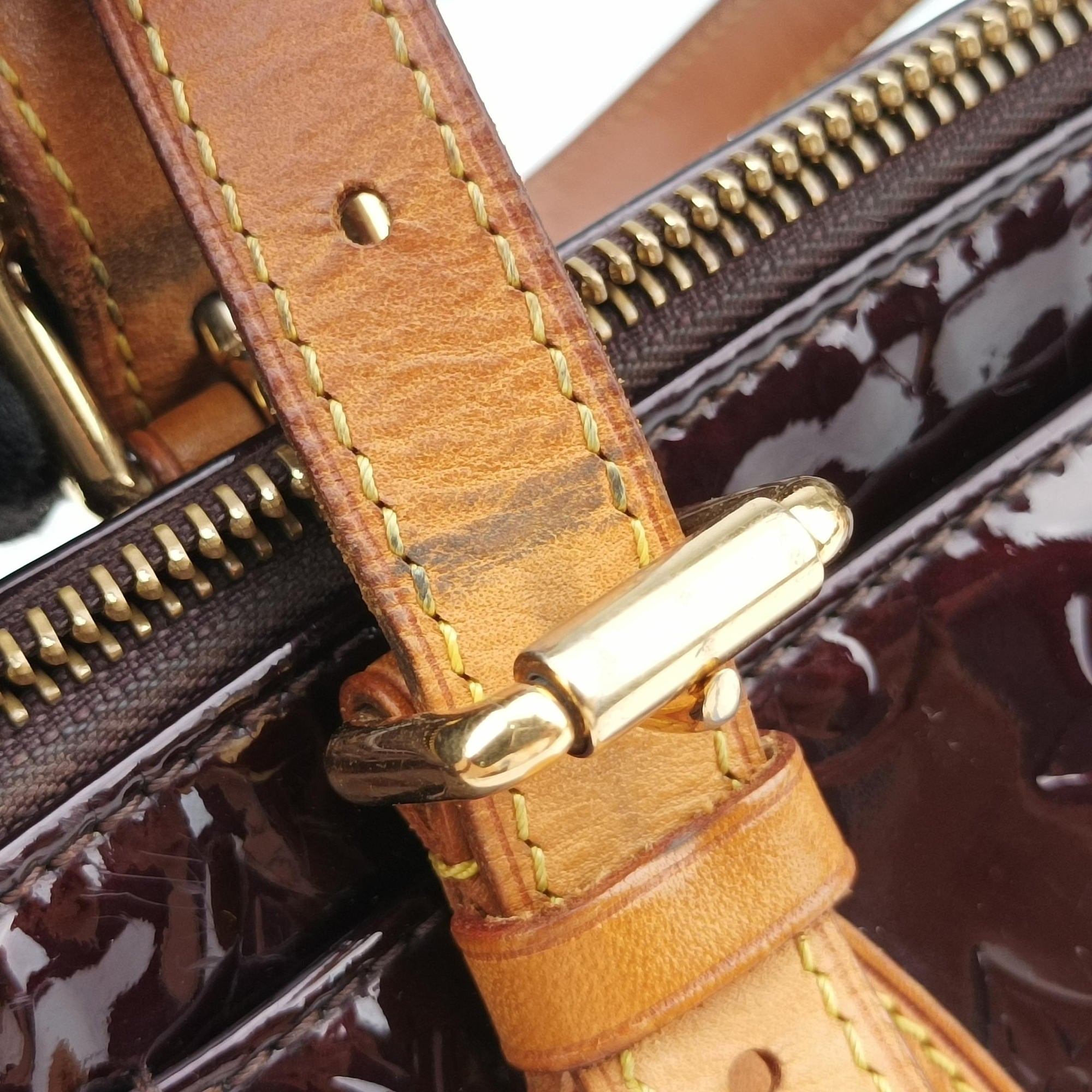 Secondhand Louis Vuitton Rosewood Avenue Amaranth Vernis M93510 shoulderbag | stylenewstar