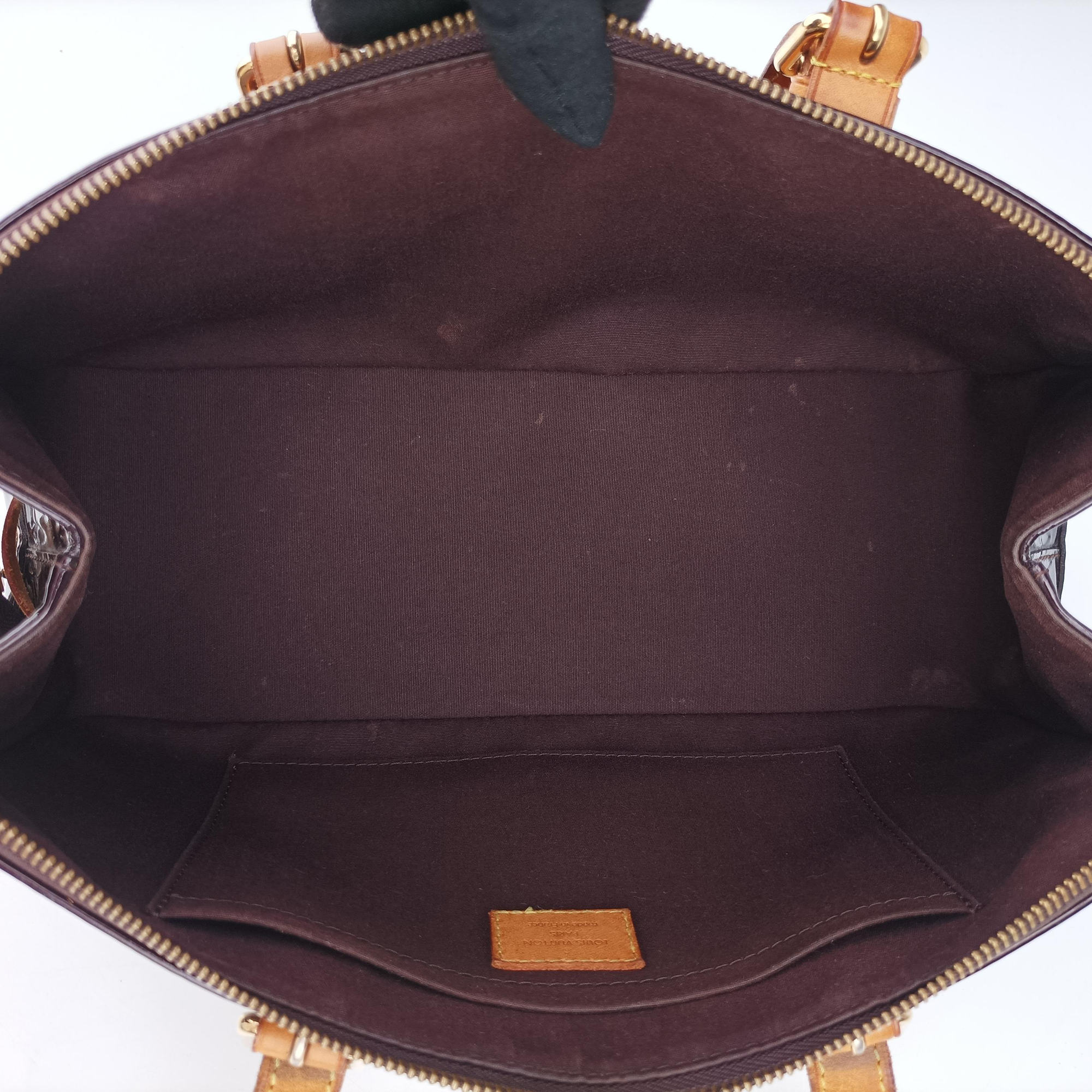 Secondhand Louis Vuitton Rosewood Avenue Amaranth Vernis M93510 shoulderbag | stylenewstar