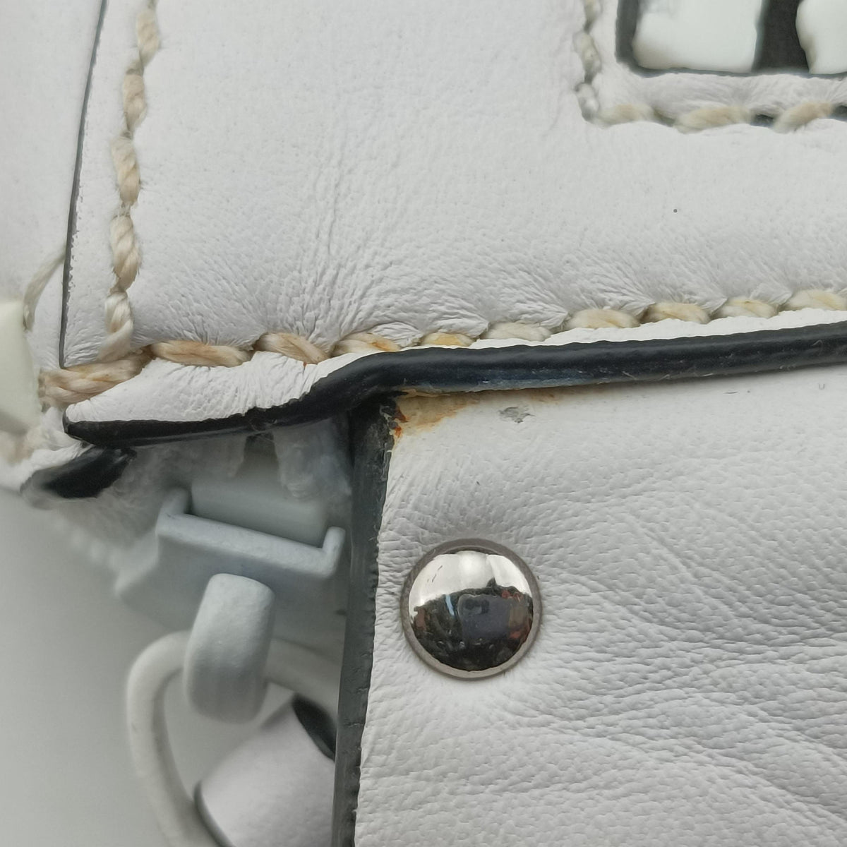Pre-owned Valentino Rockstud White Leather  bum bag/waist bag | stylenewstar