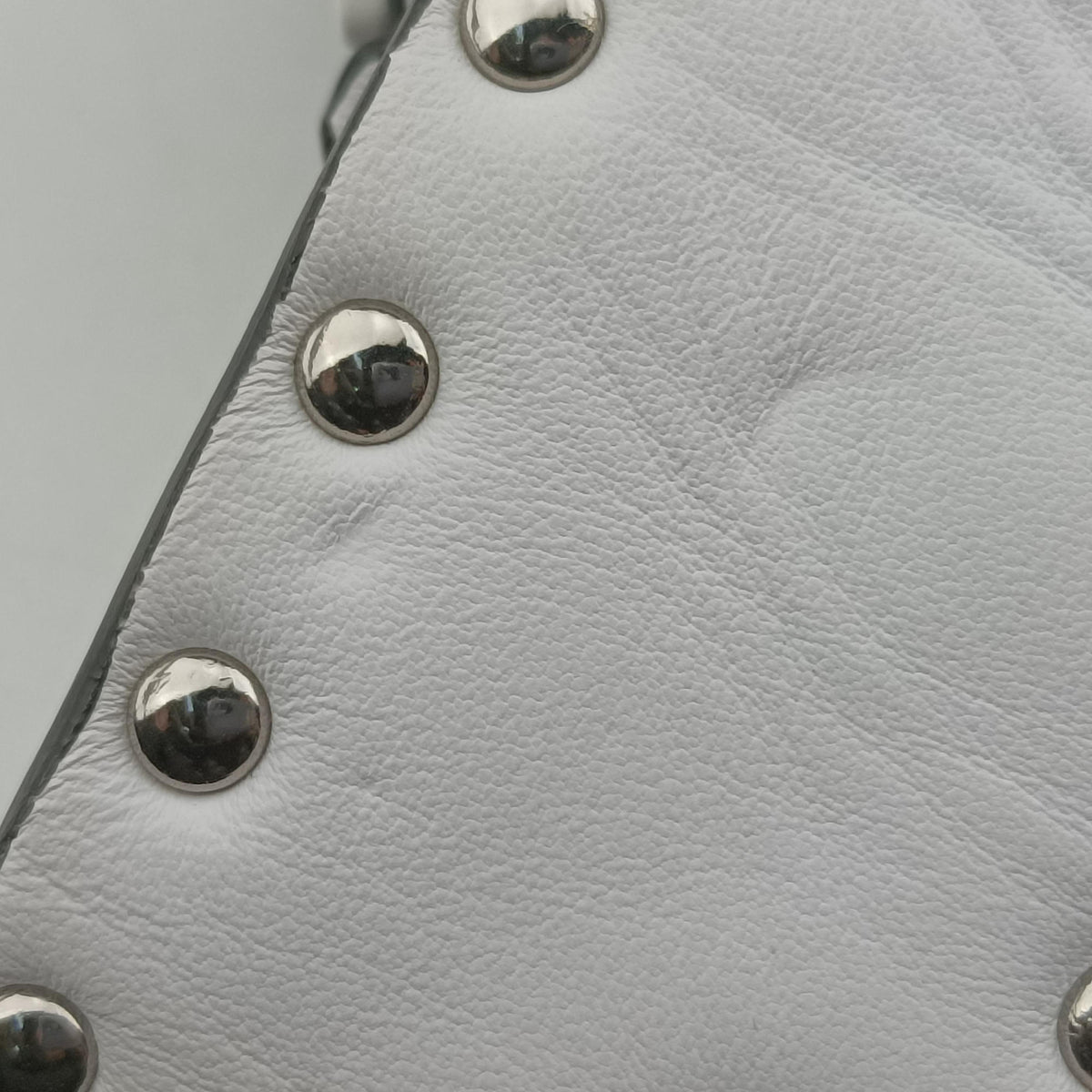 Pre-owned Valentino Rockstud White Leather  bum bag/waist bag | stylenewstar