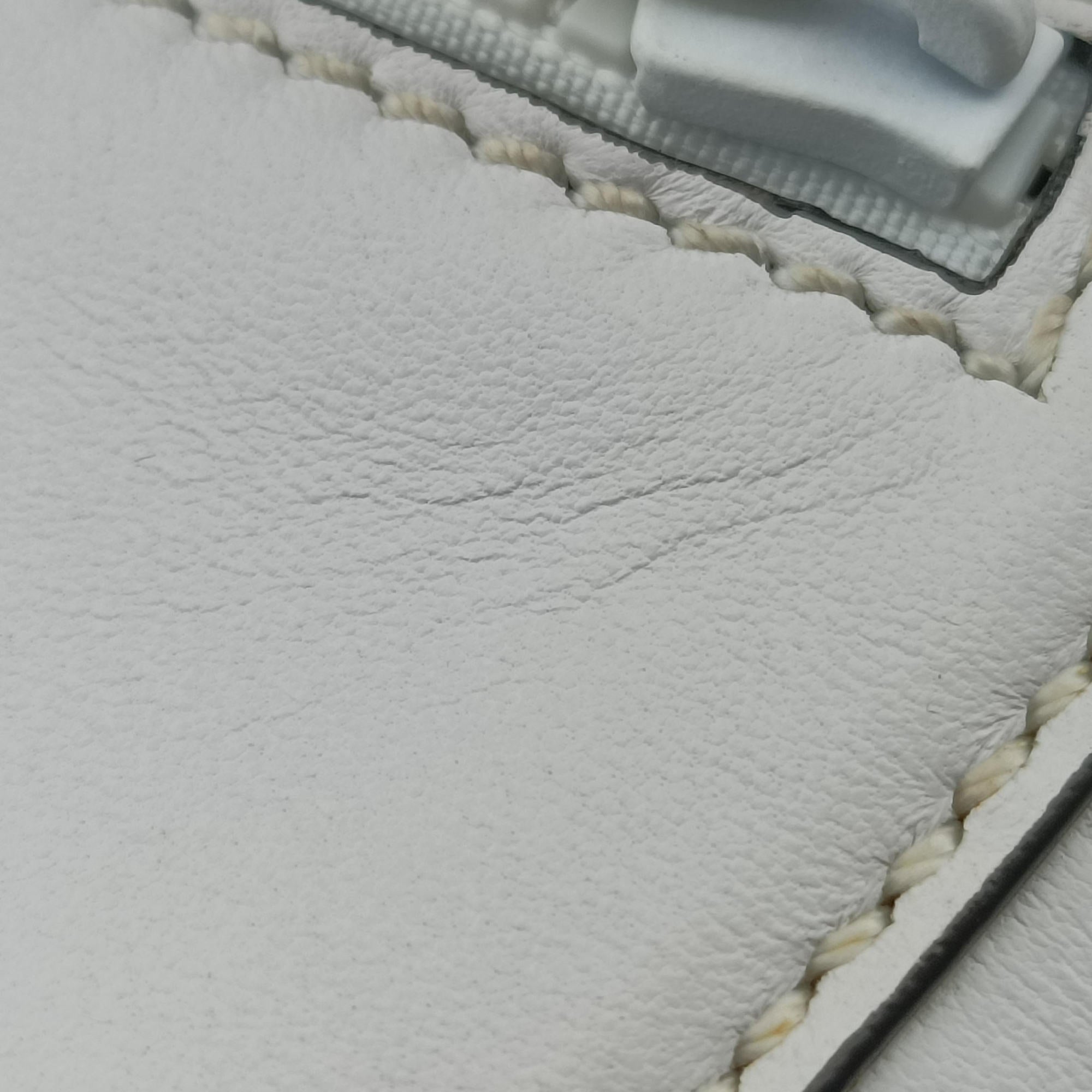 Pre-owned Valentino Rockstud White Leather  bum bag/waist bag | stylenewstar