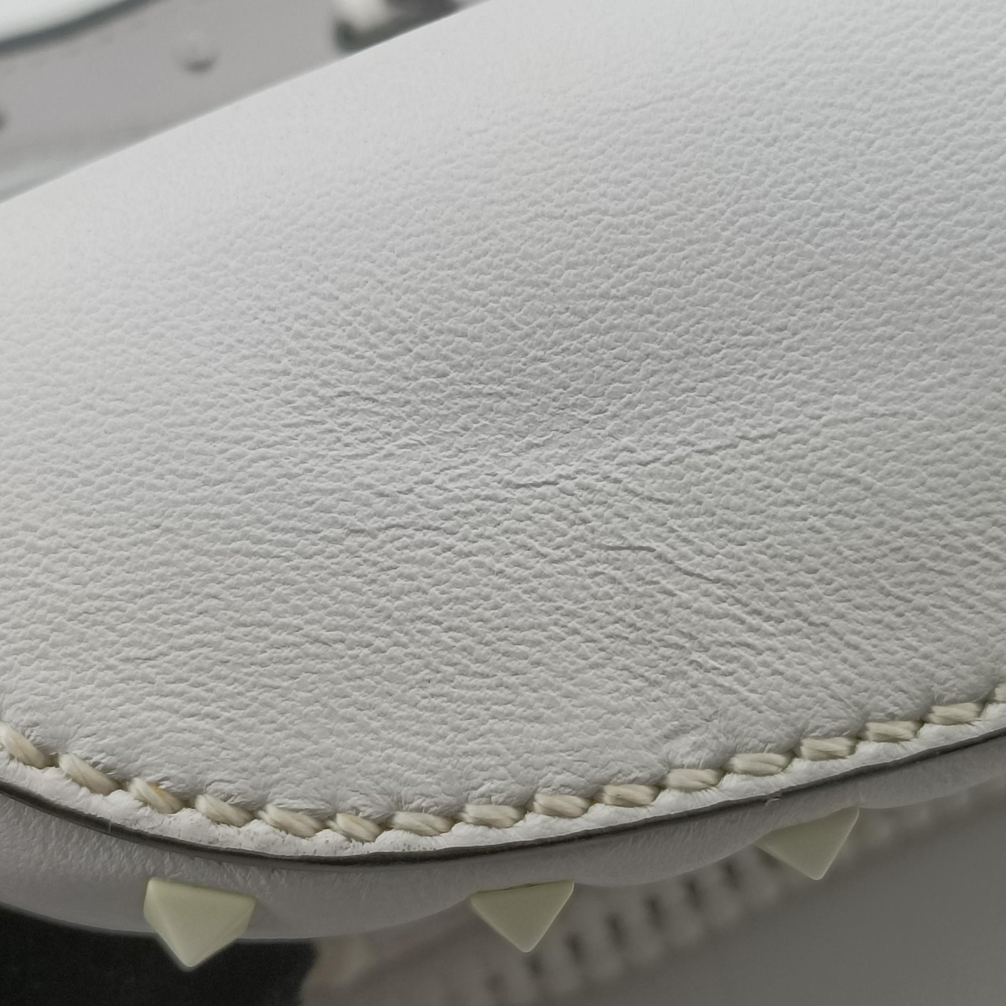 Pre-owned Valentino Rockstud White Leather  bum bag/waist bag | stylenewstar