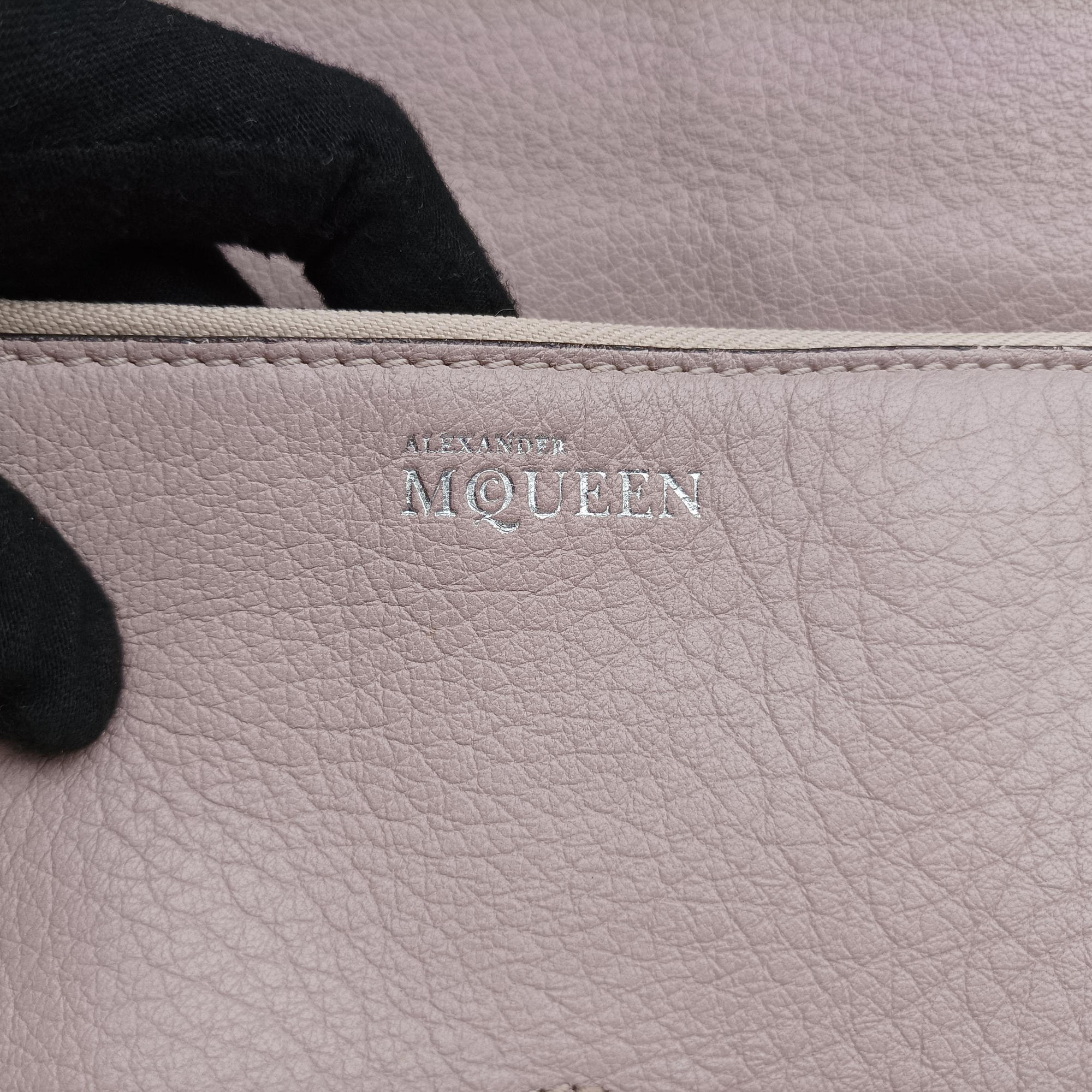 Pre-owned Alexander McQueen Skull Padlock Pink Leather  shoulderbag | stylenewstar