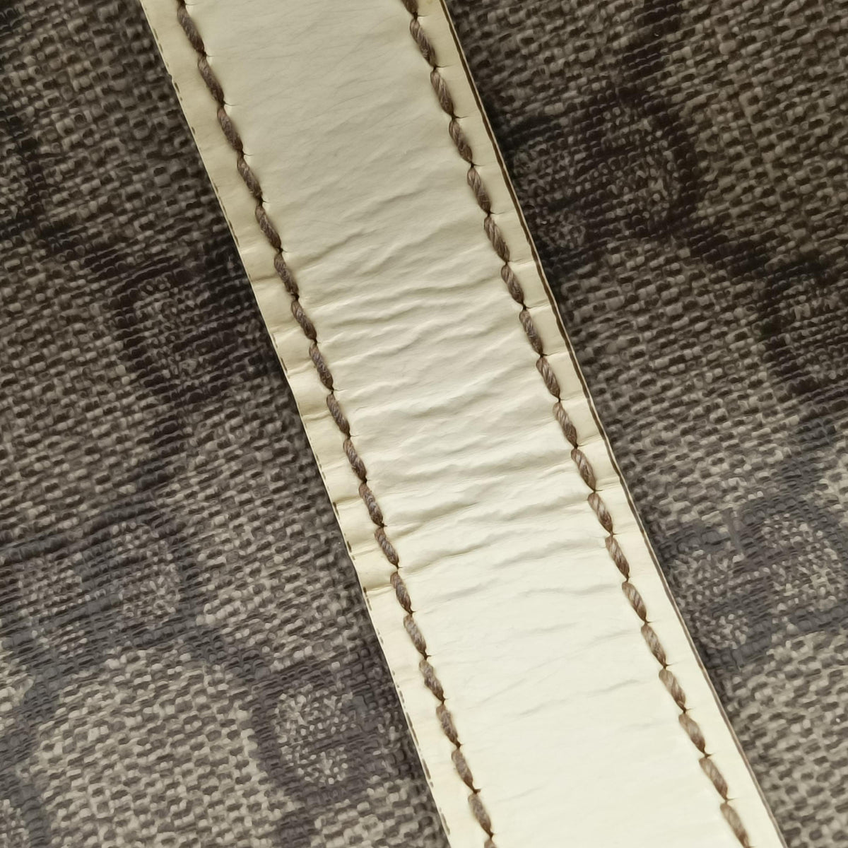 Secondhand Gucci GG plus Spring Joy GG Supreme BEIGE×WHITE PVC coated canvas 193603 handbag | stylenewstar
