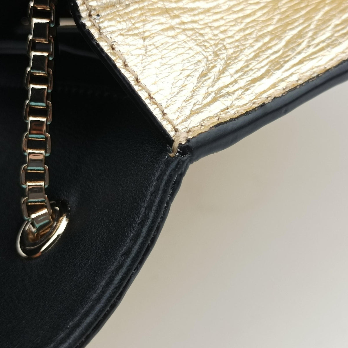 Pre-owned Ferragamo Thalia Golden Leather  shoulderbag | stylenewstar