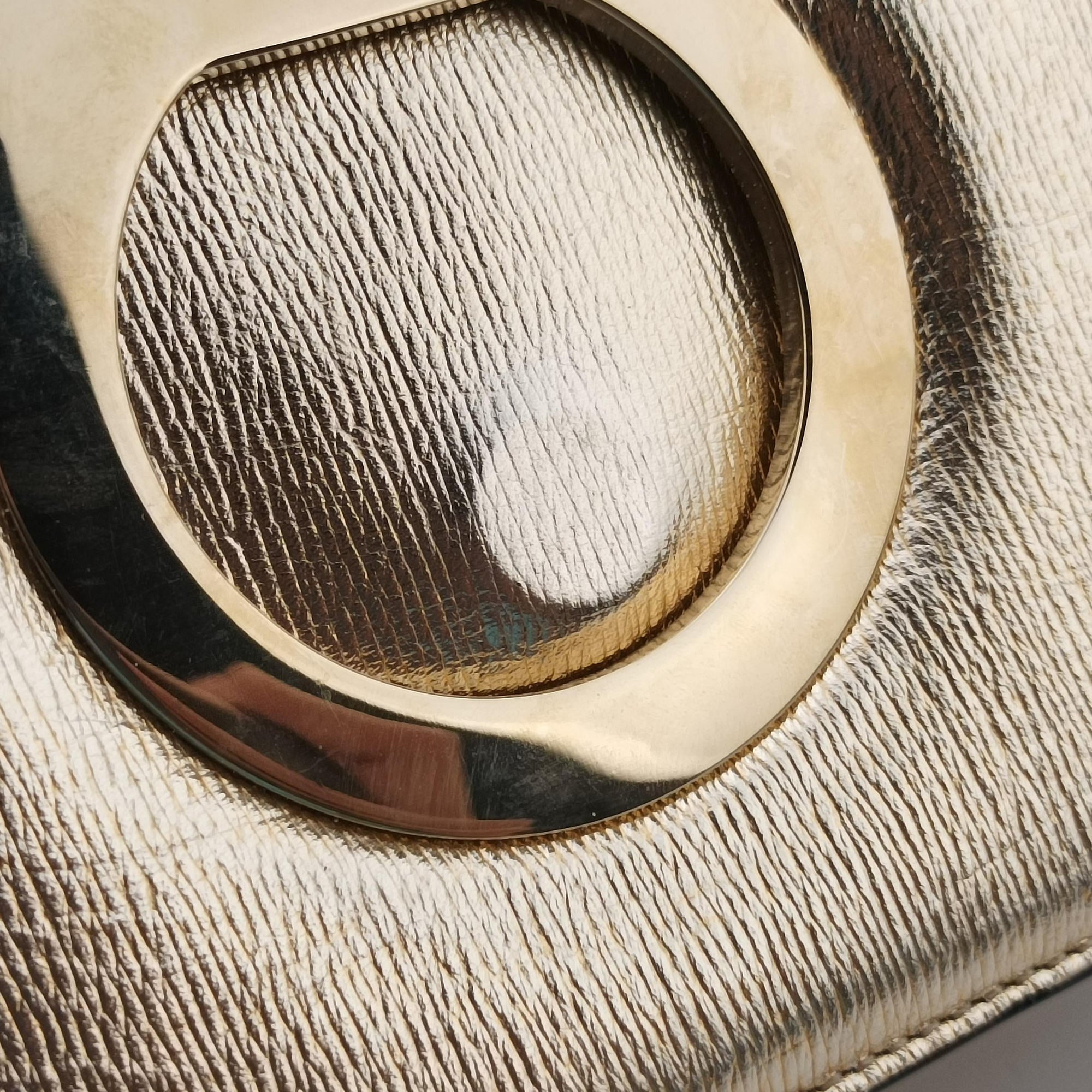 Pre-owned Ferragamo Thalia Golden Leather  shoulderbag | stylenewstar
