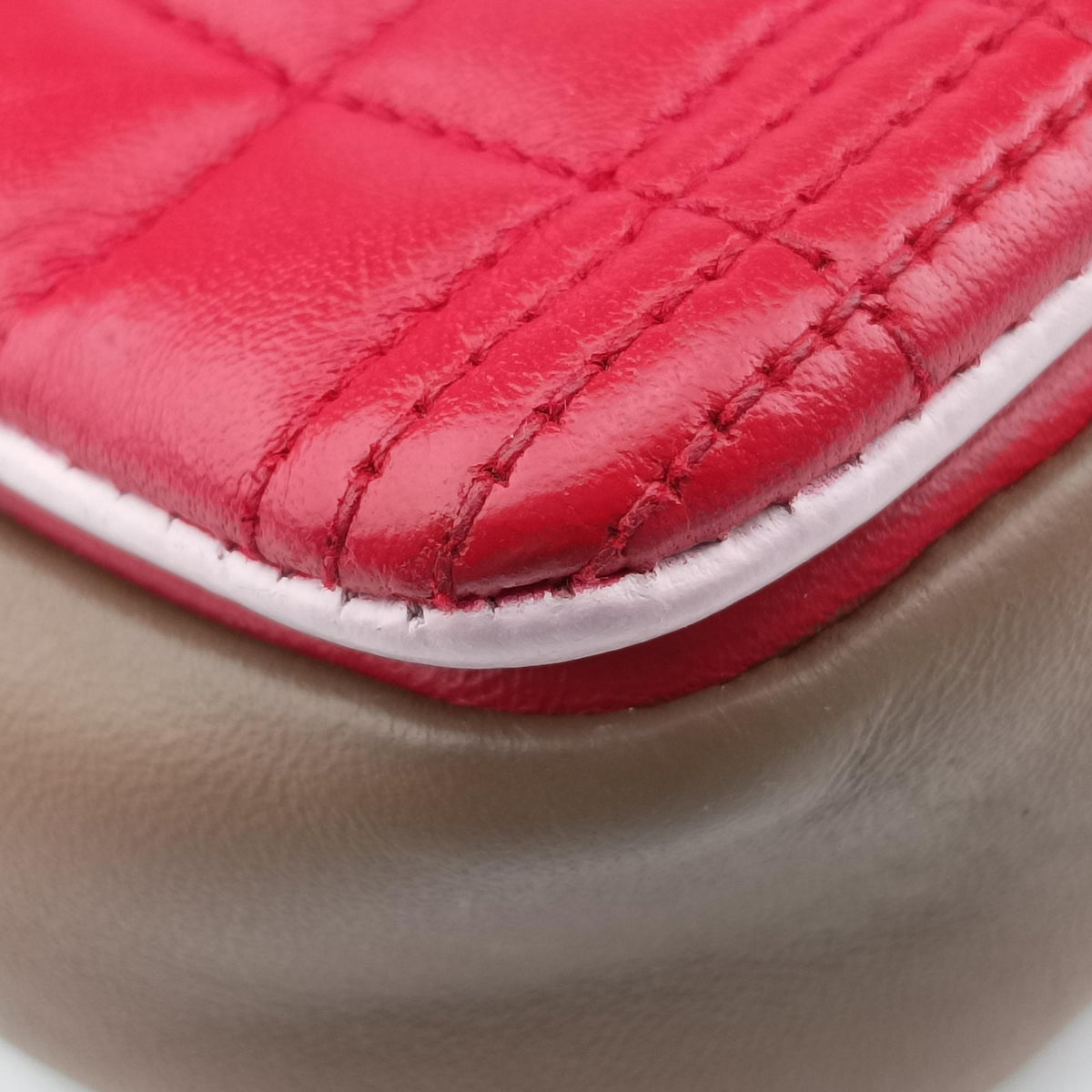 Pre-owned Burberry Lola chain TB Red×Pink×Beige Leather  shoulderbag | stylenewstar