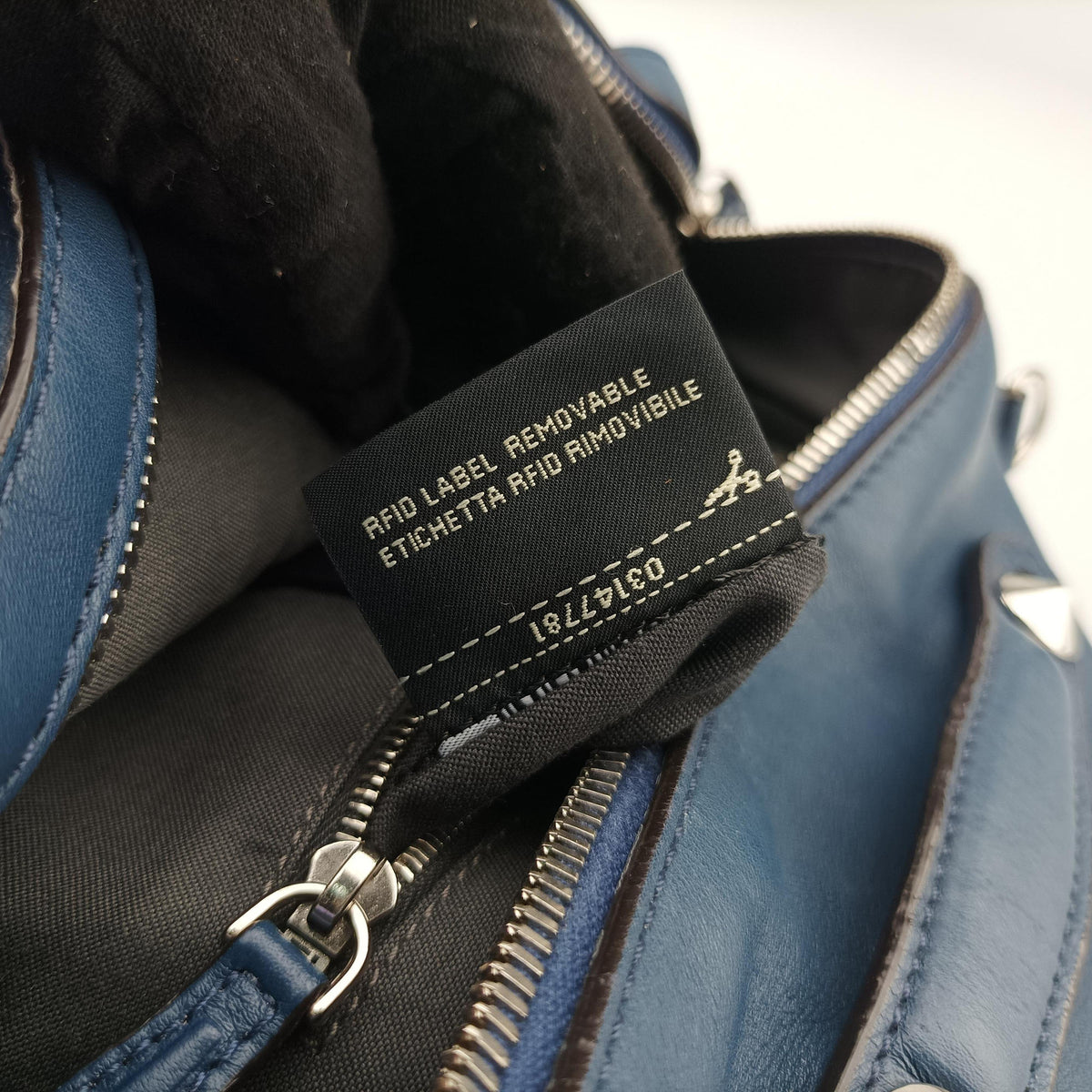 Pre-owned Fendi Studs By the Way Blue Leather 8BT281 shoulderbag | stylenewstar
