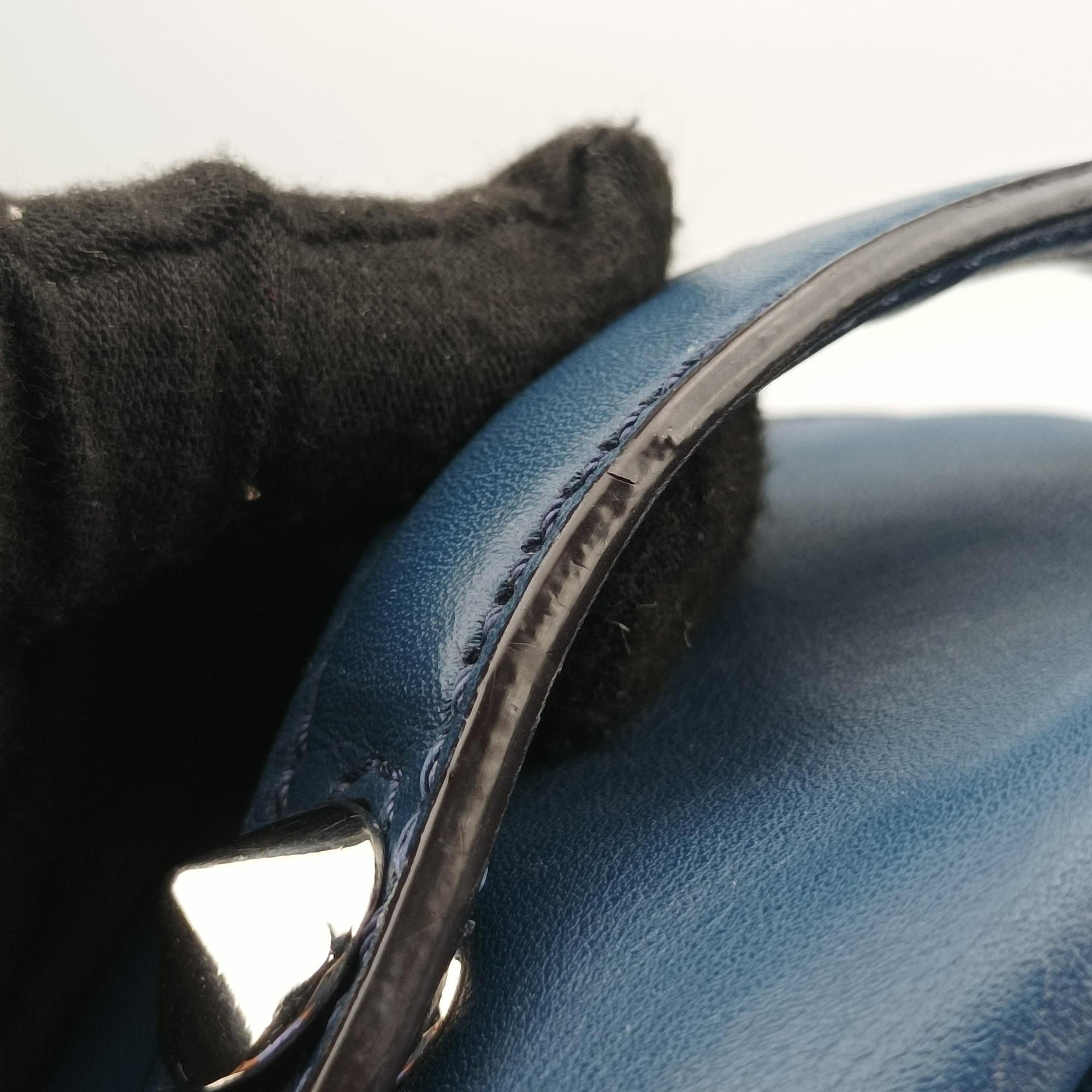 Pre-owned Fendi Studs By the Way Blue Leather 8BT281 shoulderbag | stylenewstar